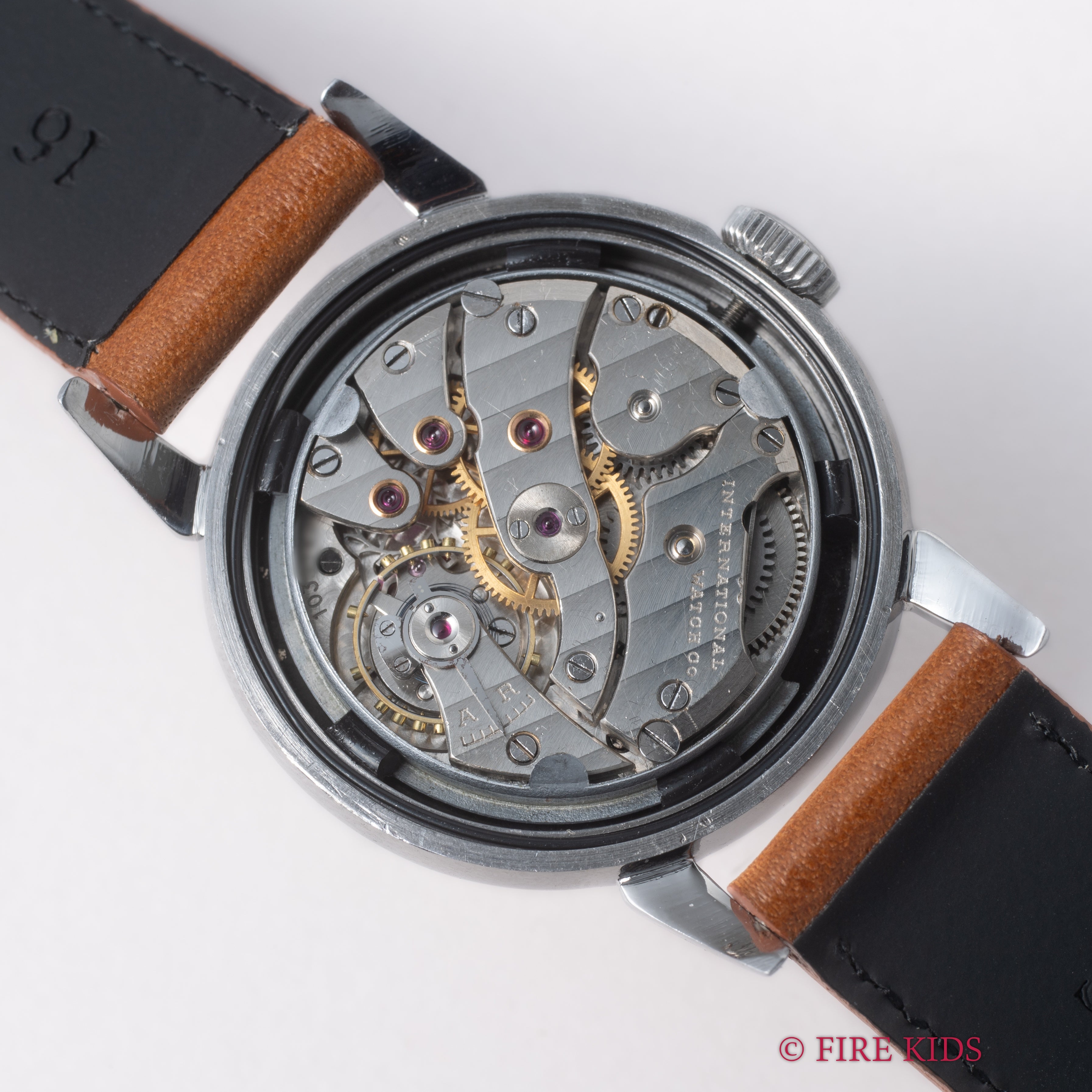 IWC ブラックミラーダイヤル 1944年製 手巻 Cal.61 ティアドロップラグ センターセコンド