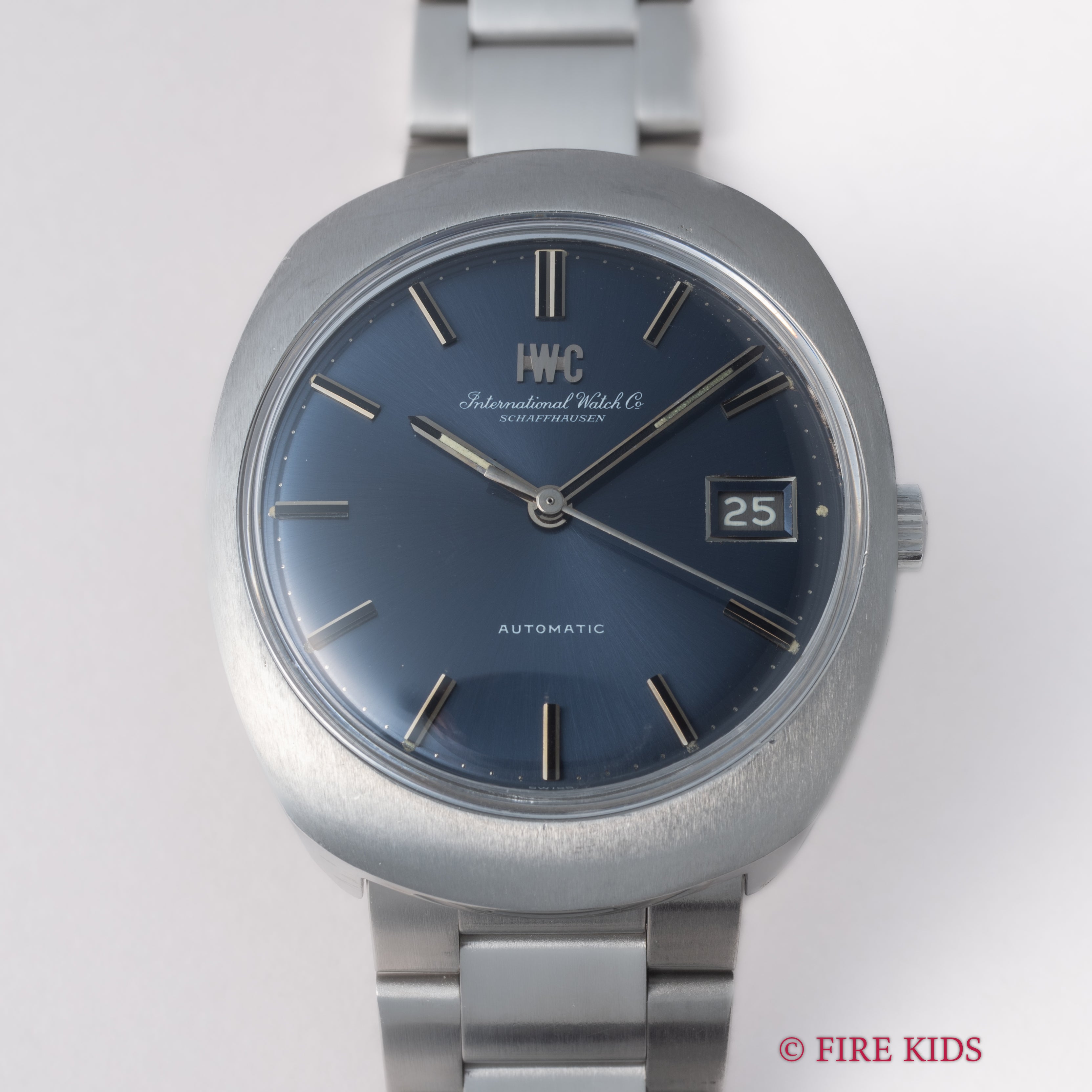 IWC ブルーダイヤル オーバルケース 1974年製 トノーケース 純正3連ブレス