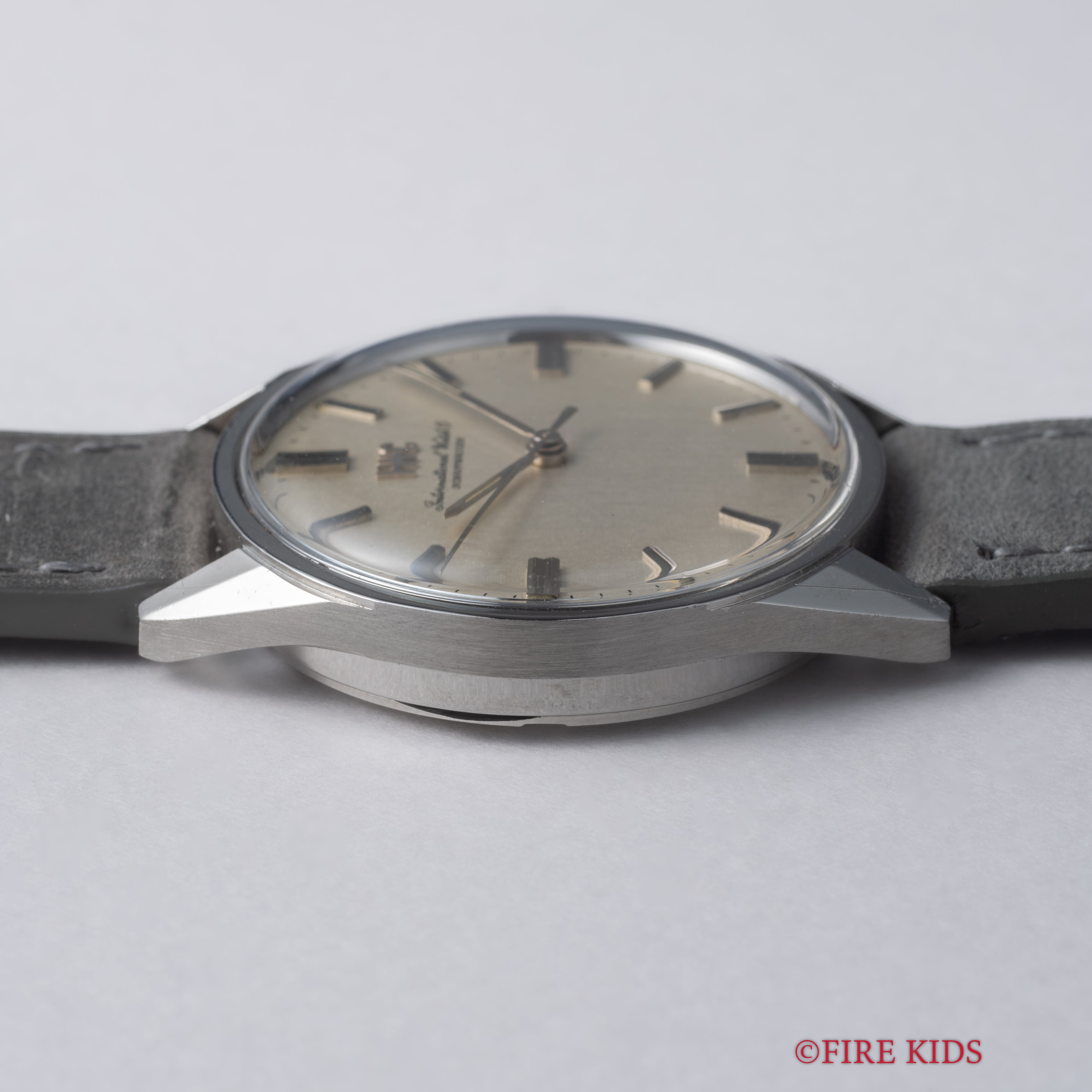 IWC ラウンドケース 1970年製（昭和45年製） Cal.89 手巻 オールドインター R810 お魚リューズ