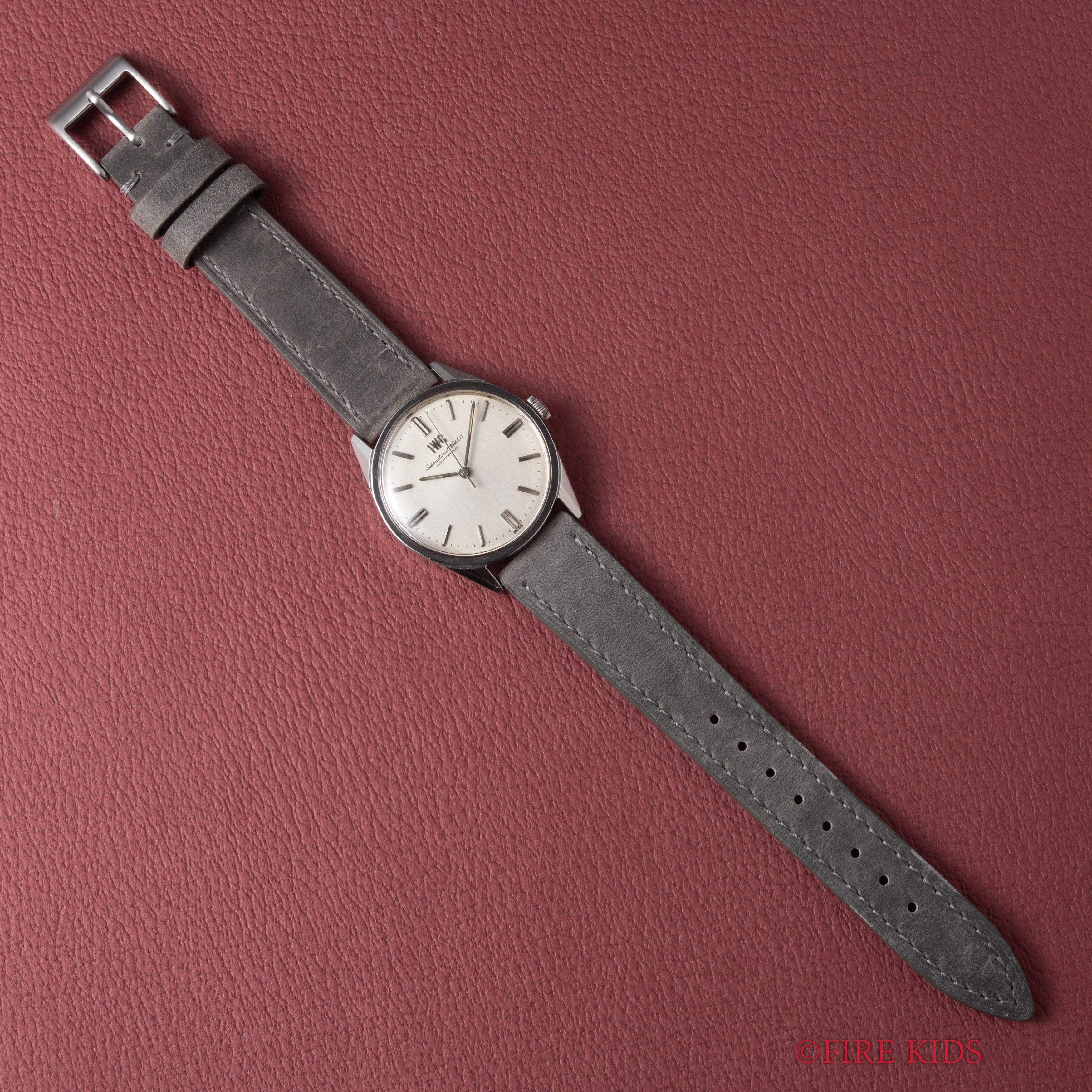 IWC ラウンドケース 1970年製（昭和45年製） Cal.89 手巻 オールドインター R810 お魚リューズ