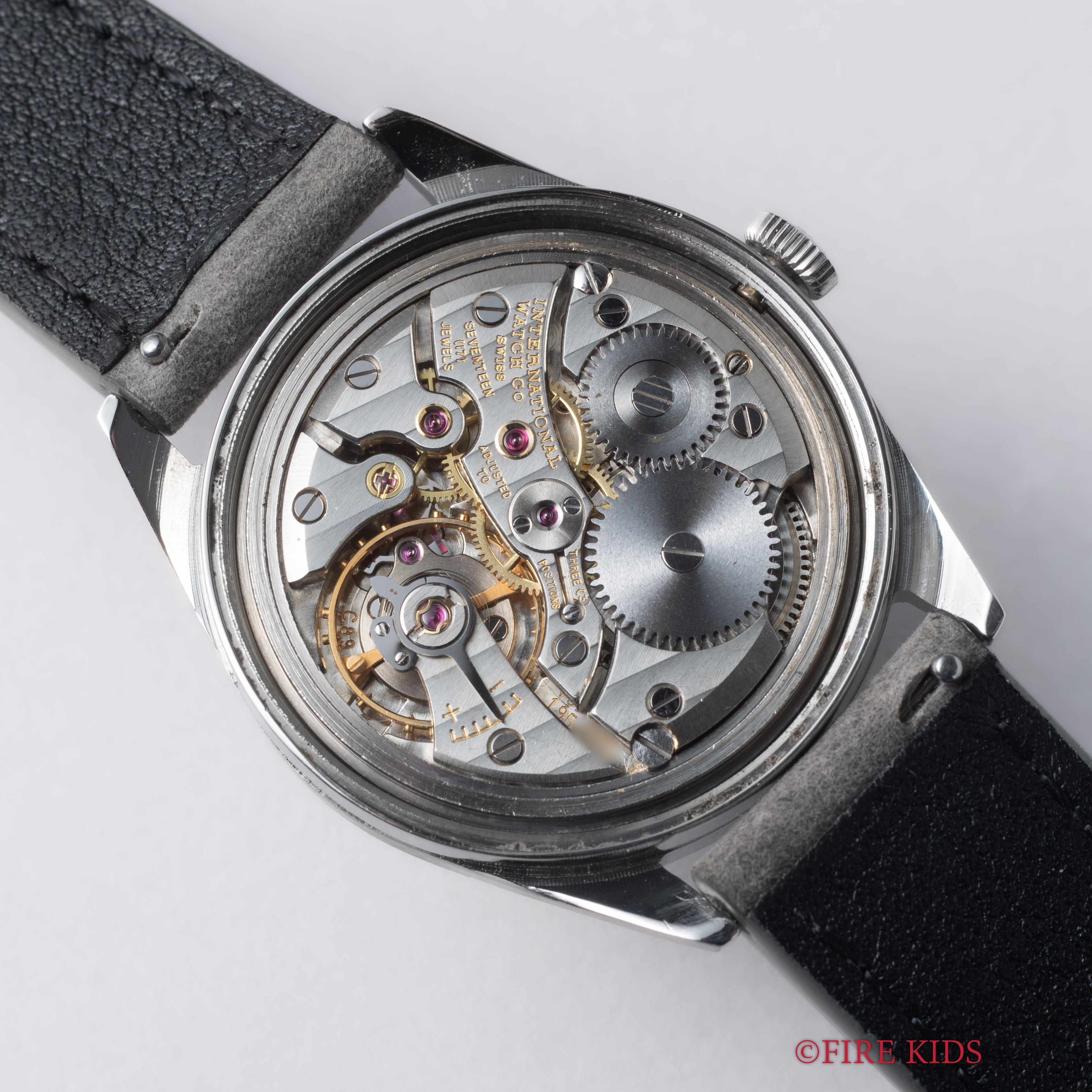 IWC ラウンドケース 1970年製（昭和45年製） Cal.89 手巻 オールドインター R810 お魚リューズ