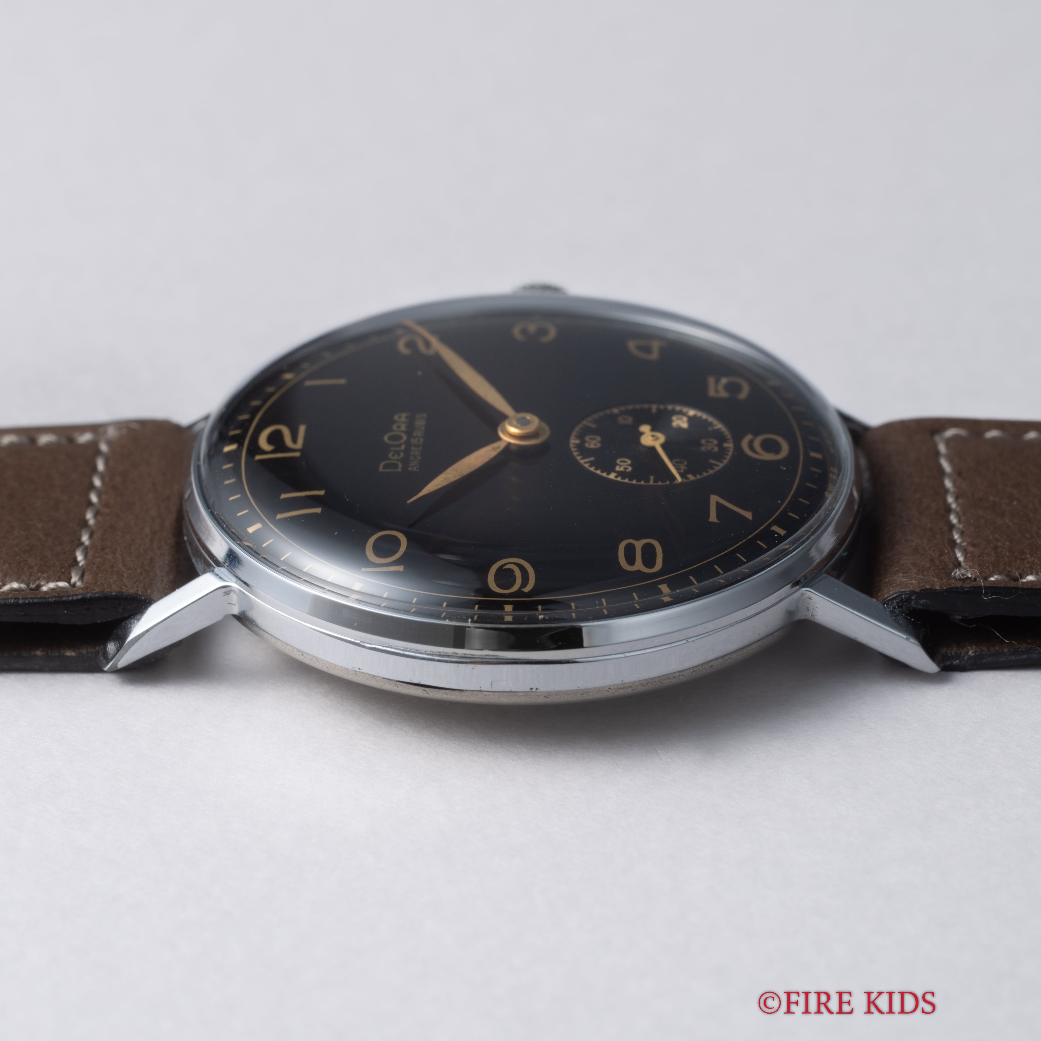 DELORA 1940年代製 ブラックギルドダイヤル スモールセコンド手巻