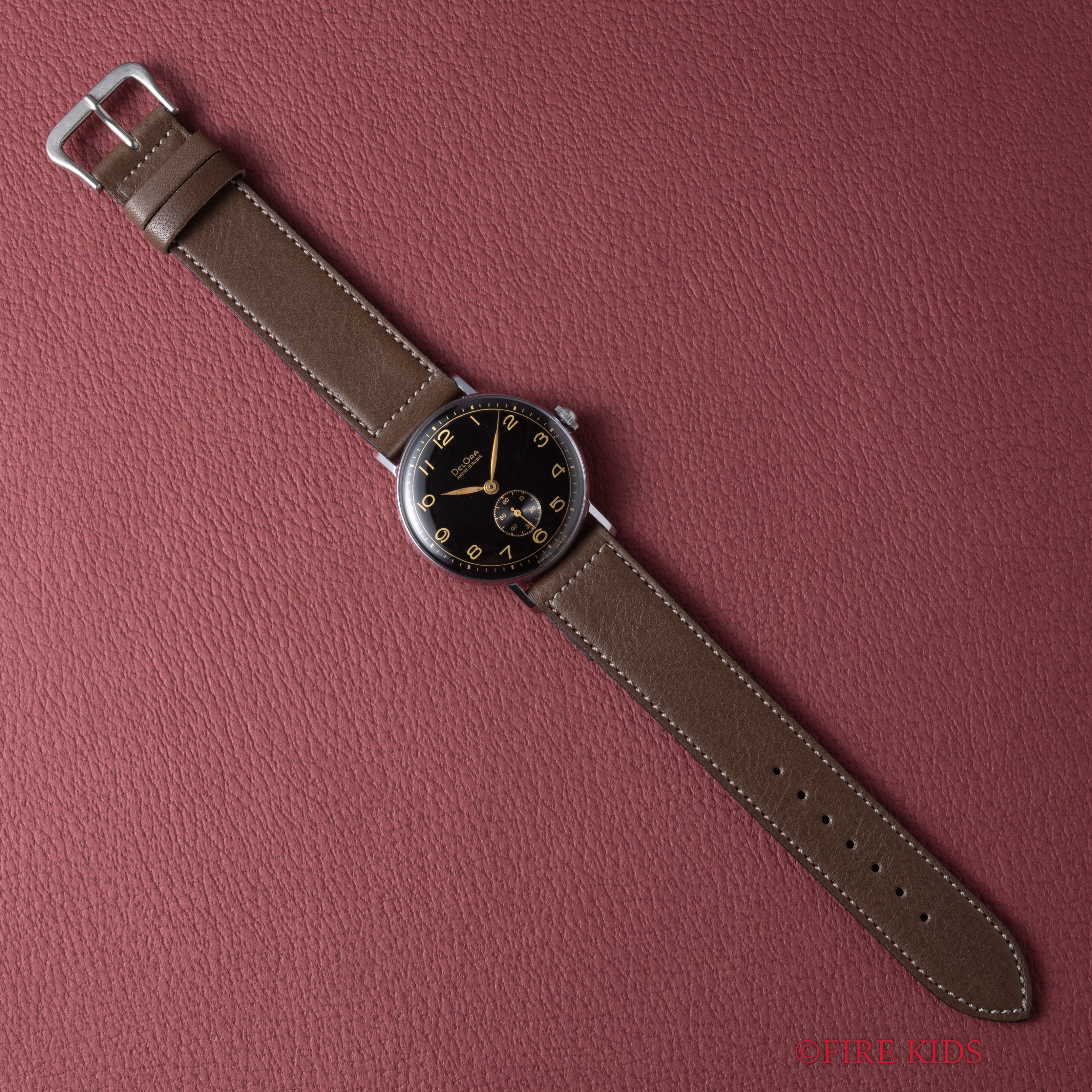 DELORA 1940年代製 ブラックギルドダイヤル スモールセコンド手巻