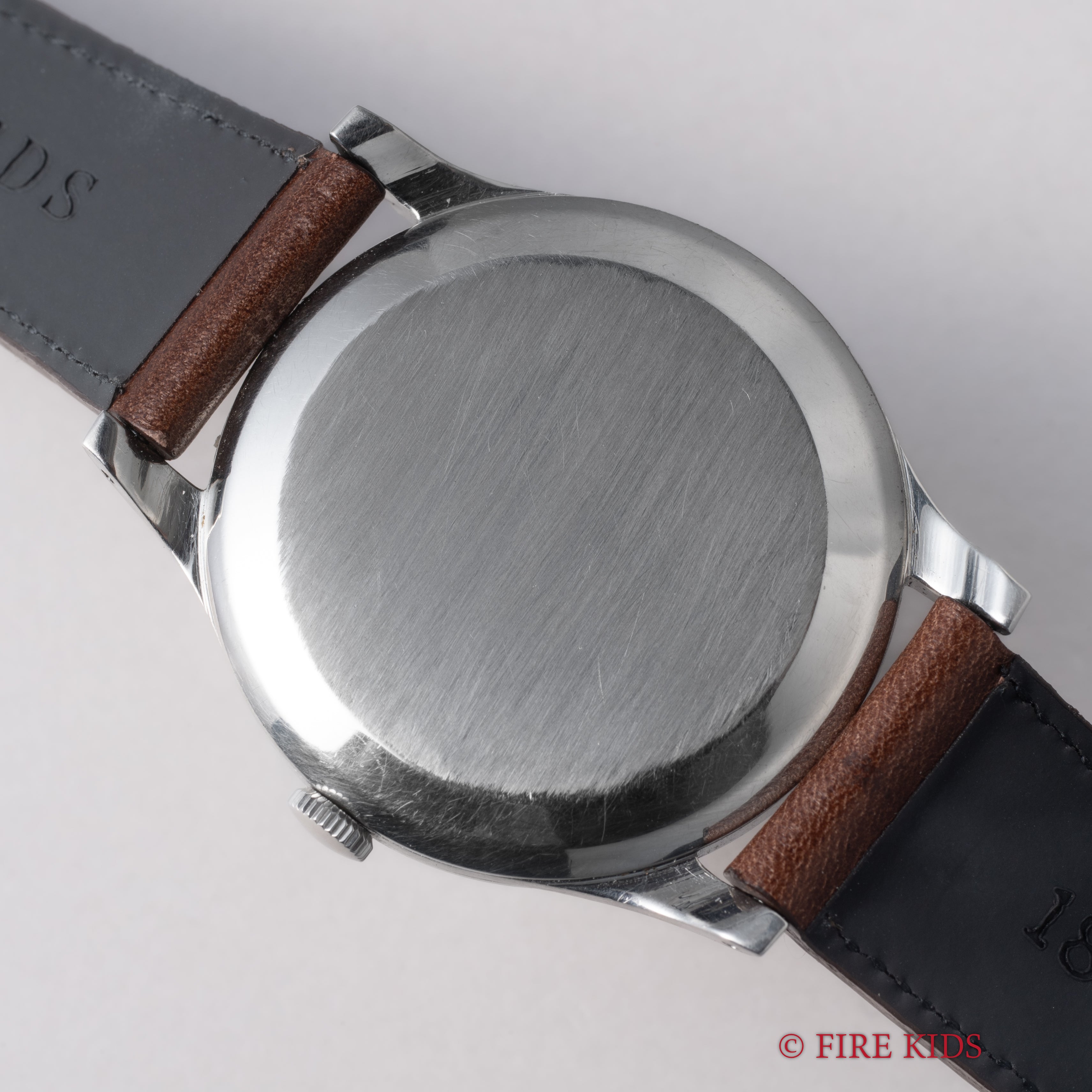 IWC ラウンドケース 1960年製 手巻き Cal.89 砲弾インデックス パティーナダイヤル