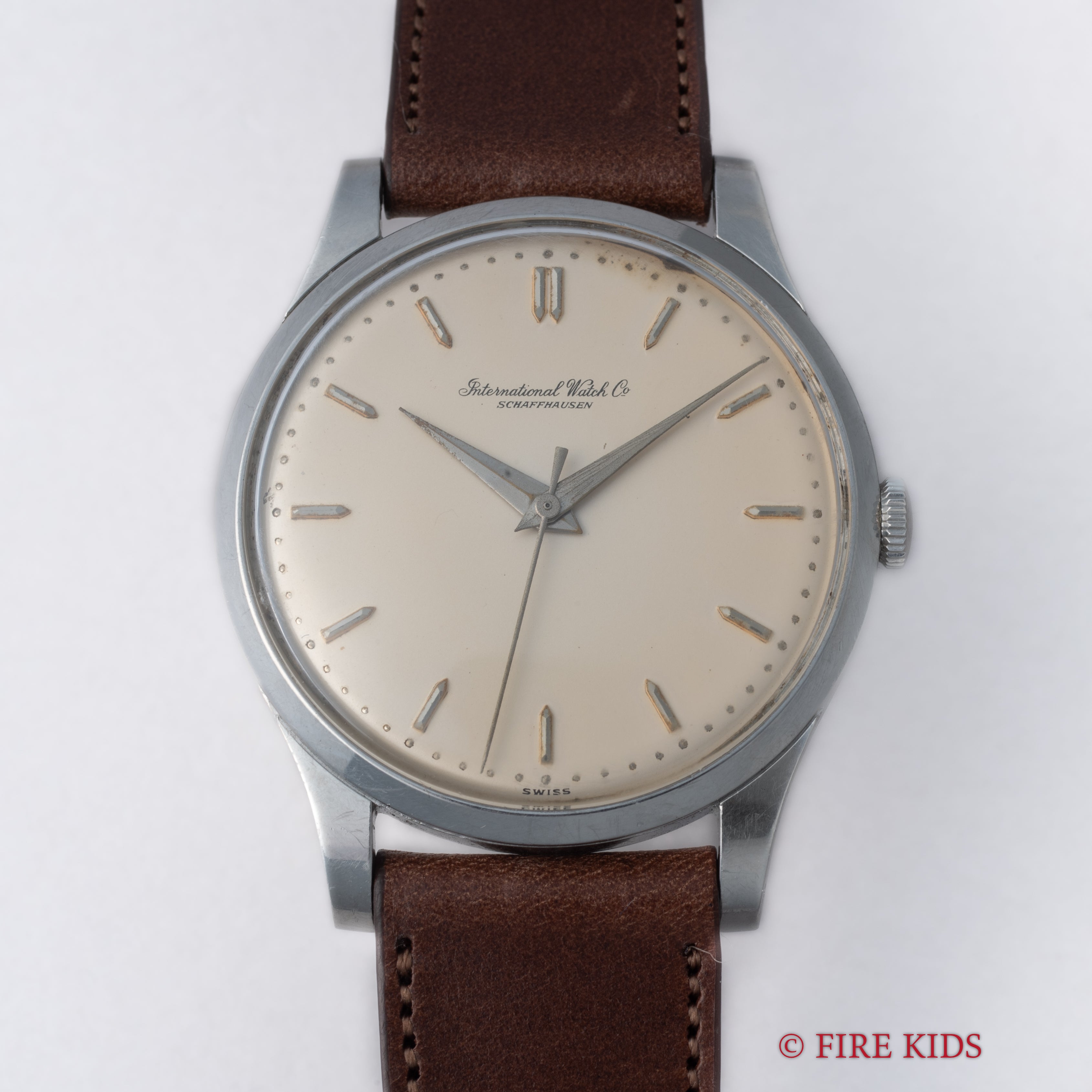 IWC ラウンドケース 1960年製 手巻き Cal.89 砲弾インデックス パティーナダイヤル