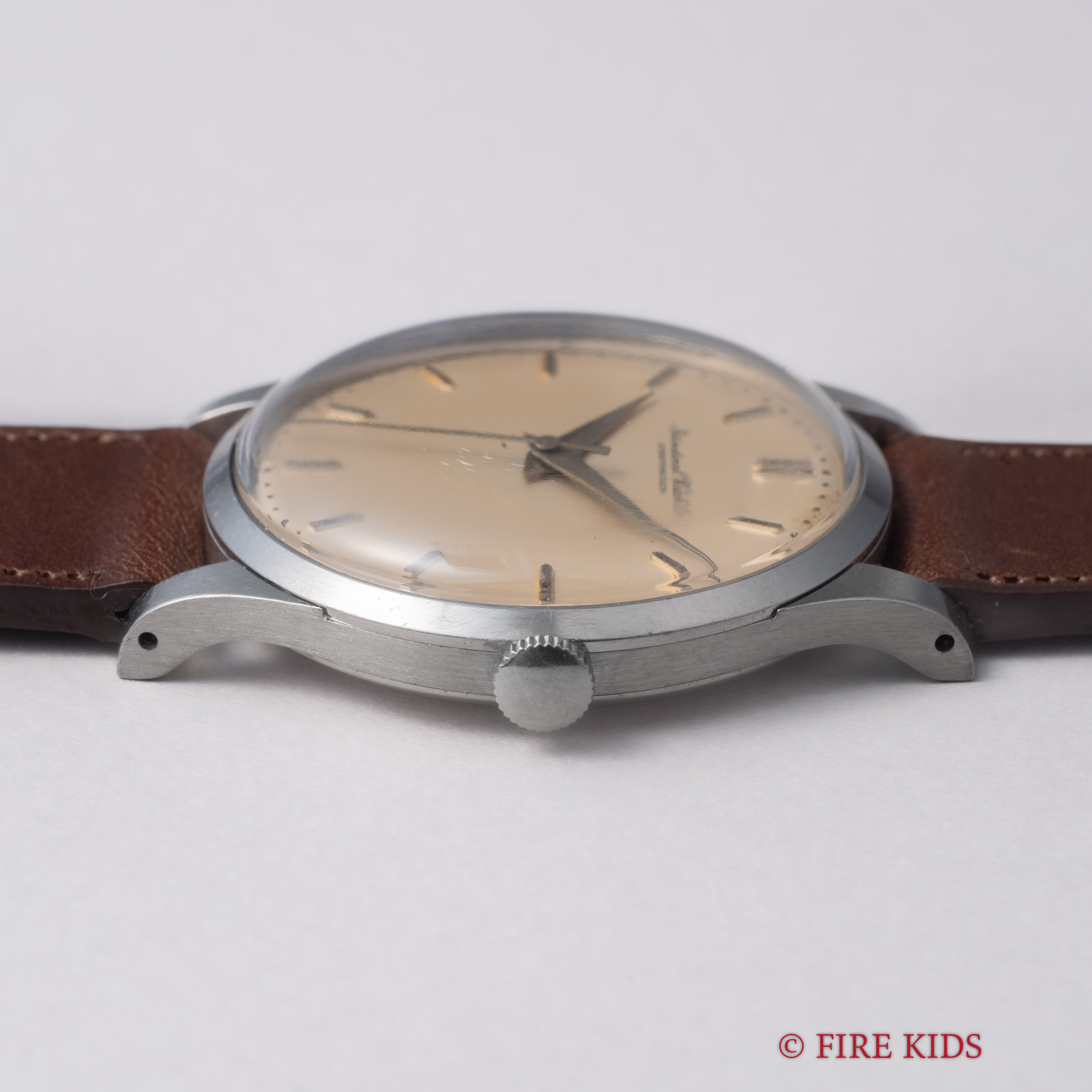 IWC ラウンドケース 1960年製 手巻き Cal.89 砲弾インデックス パティーナダイヤル