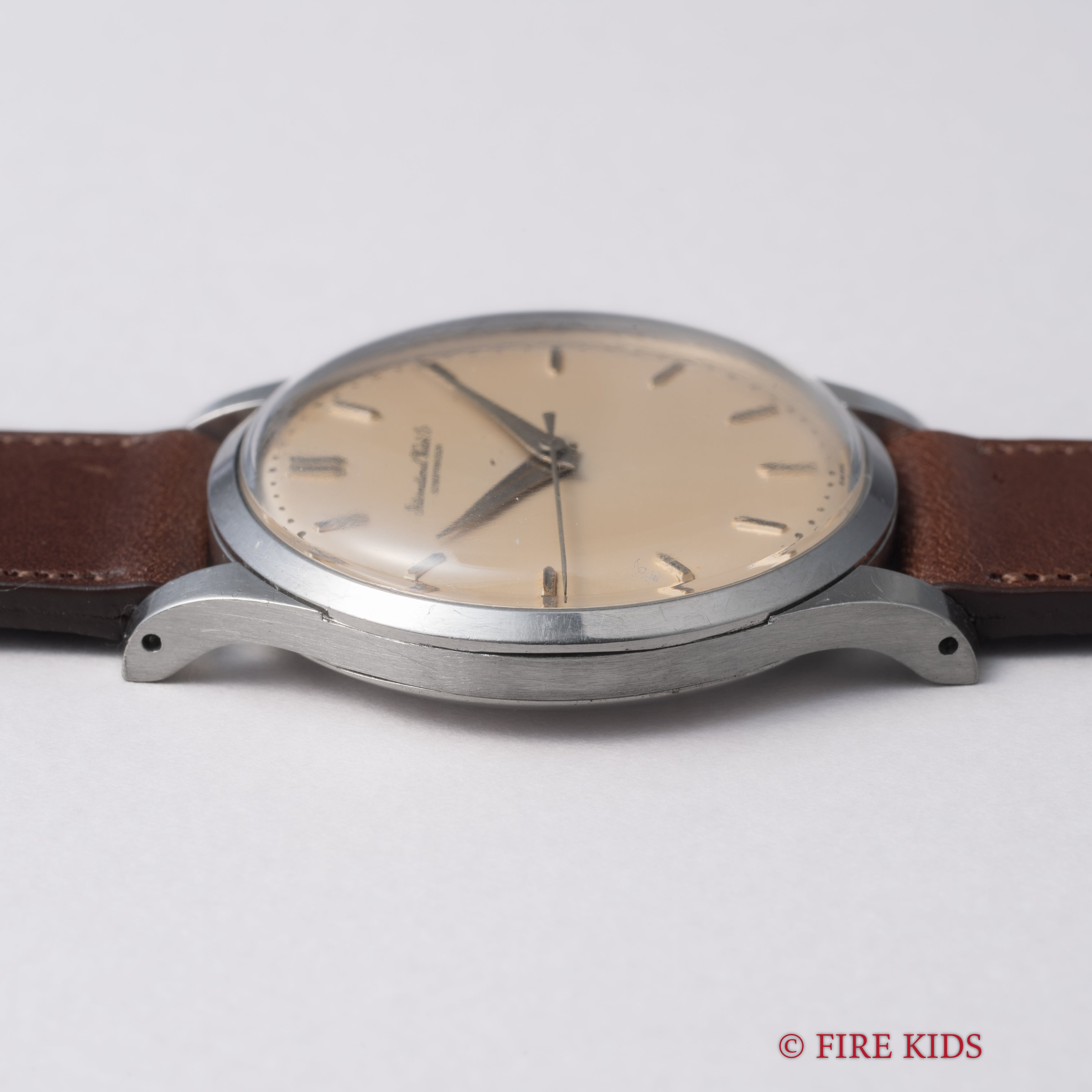 IWC ラウンドケース 1960年製 手巻き Cal.89 砲弾インデックス パティーナダイヤル