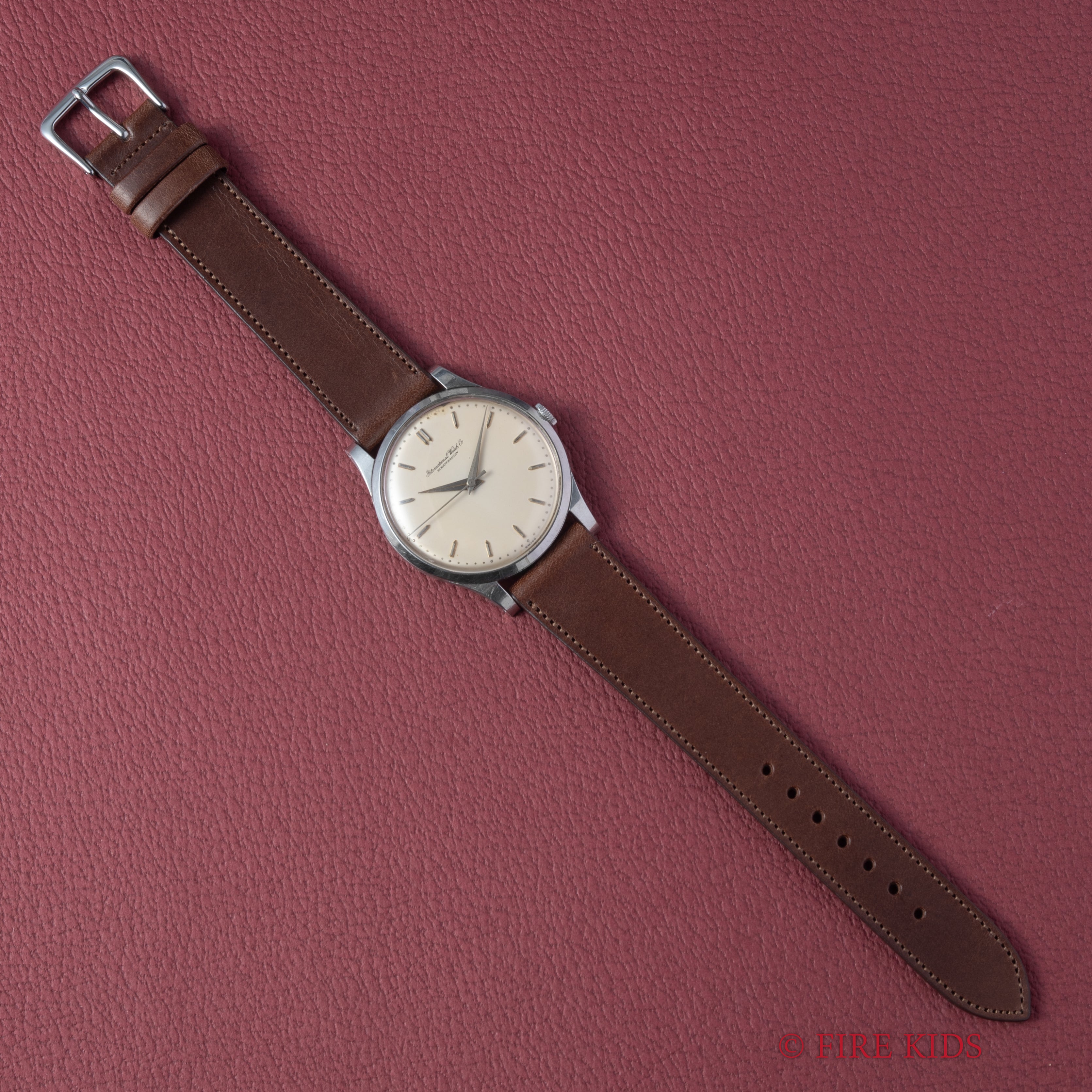 IWC ラウンドケース 1960年製 手巻き Cal.89 砲弾インデックス パティーナダイヤル