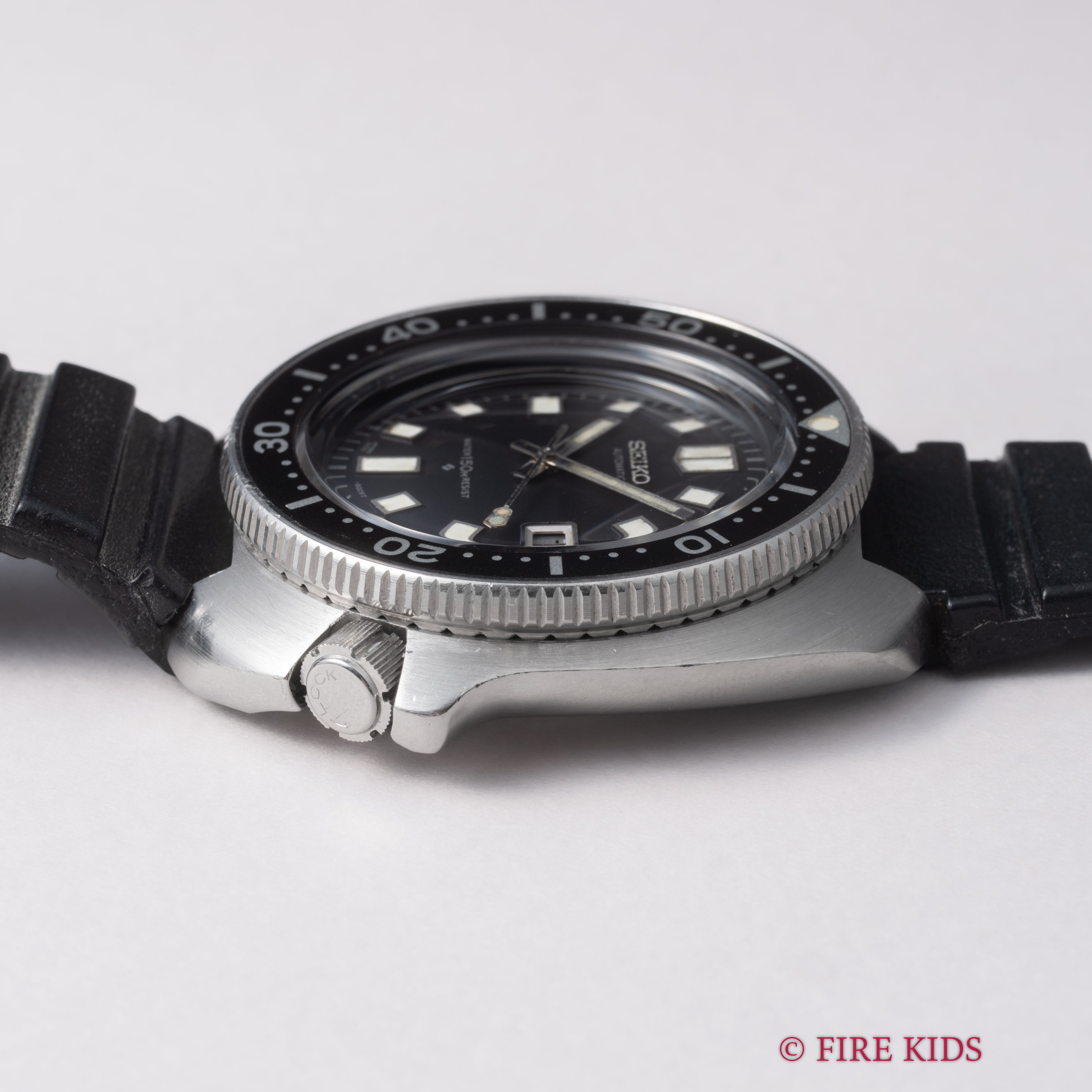 セイコー 150mダイバー 2nd後期 植村ダイバー 1975年製 自動巻き Ref.6105-8110 純正ベルト、尾錠付き