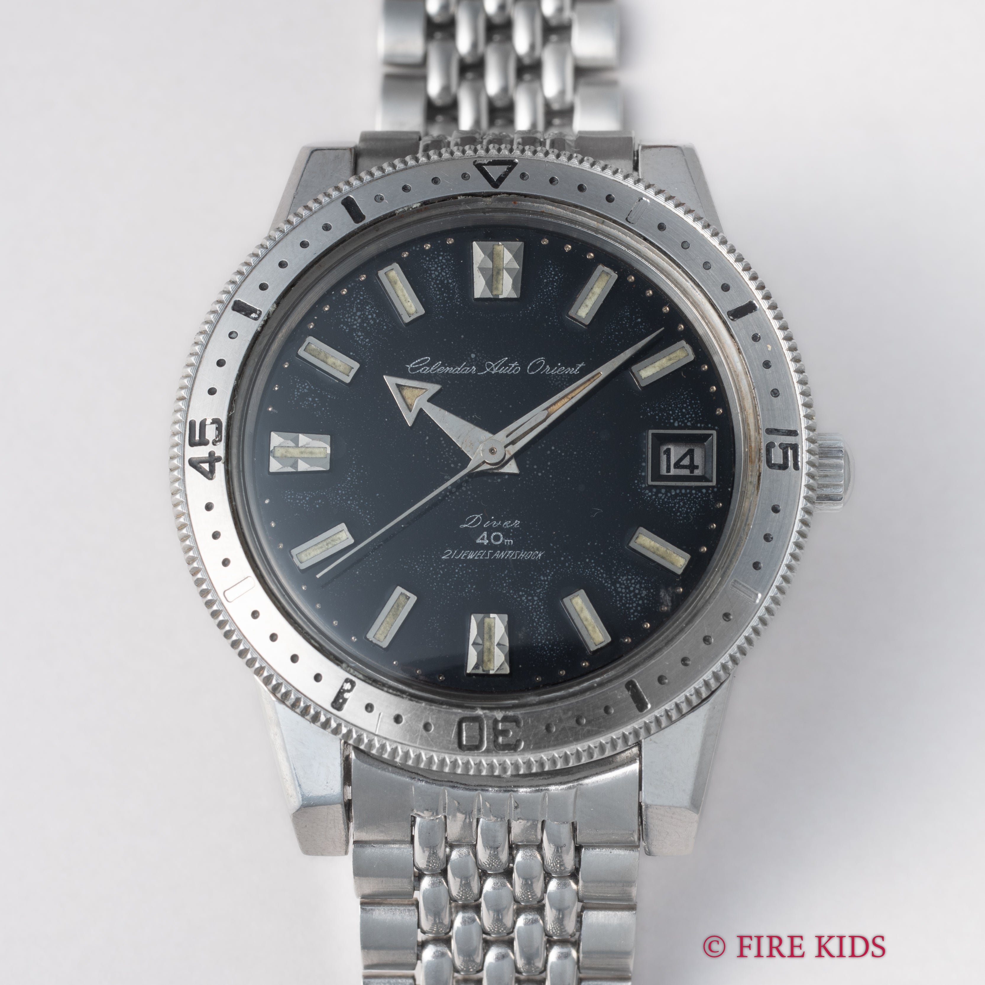 オリエント カレンダーオートオリエント 1960年代製 ダイバーズウォッチ 自動巻き アローハンド 純正ブレス付き