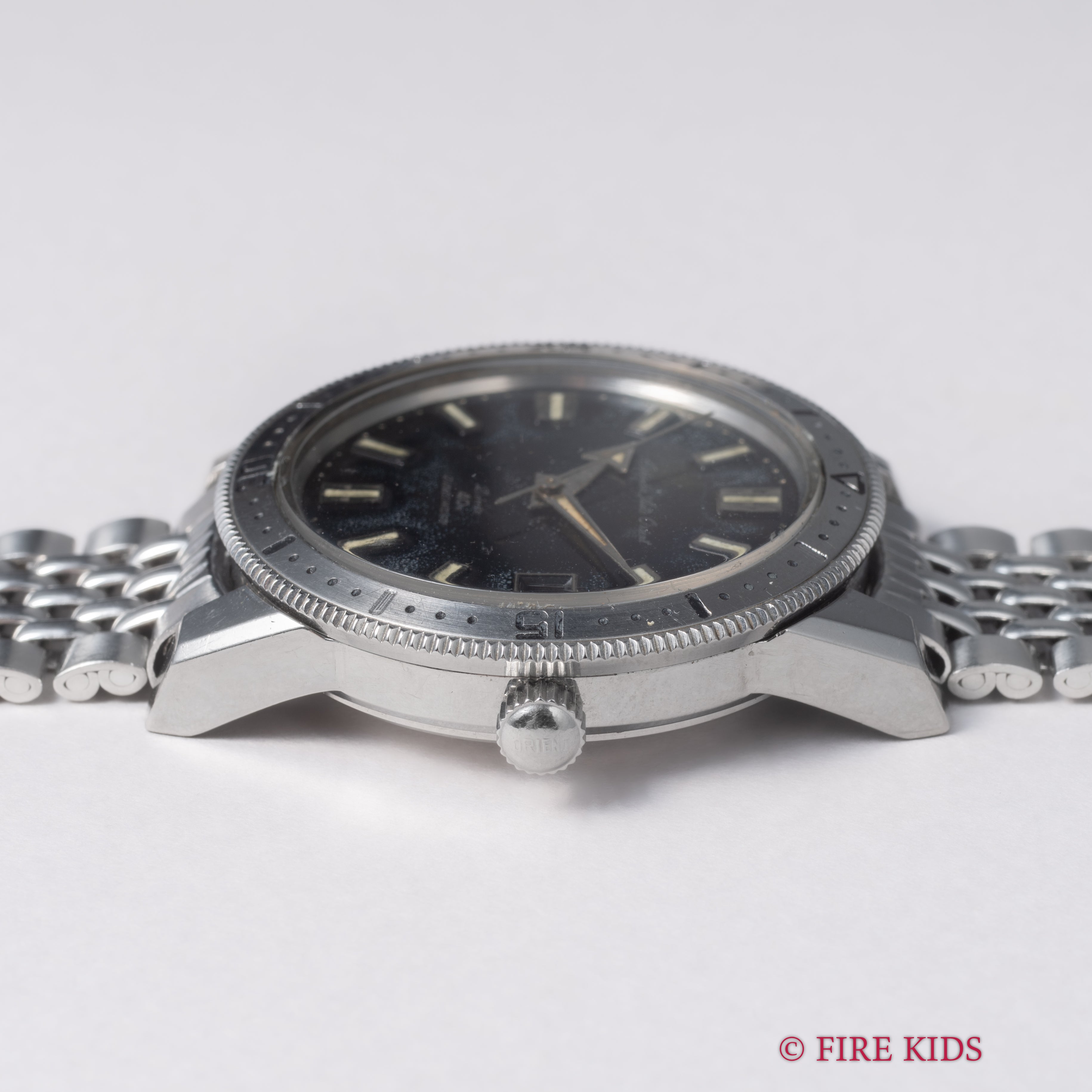 オリエント カレンダーオートオリエント 1960年代製 ダイバーズウォッチ 自動巻き アローハンド 純正ブレス付き