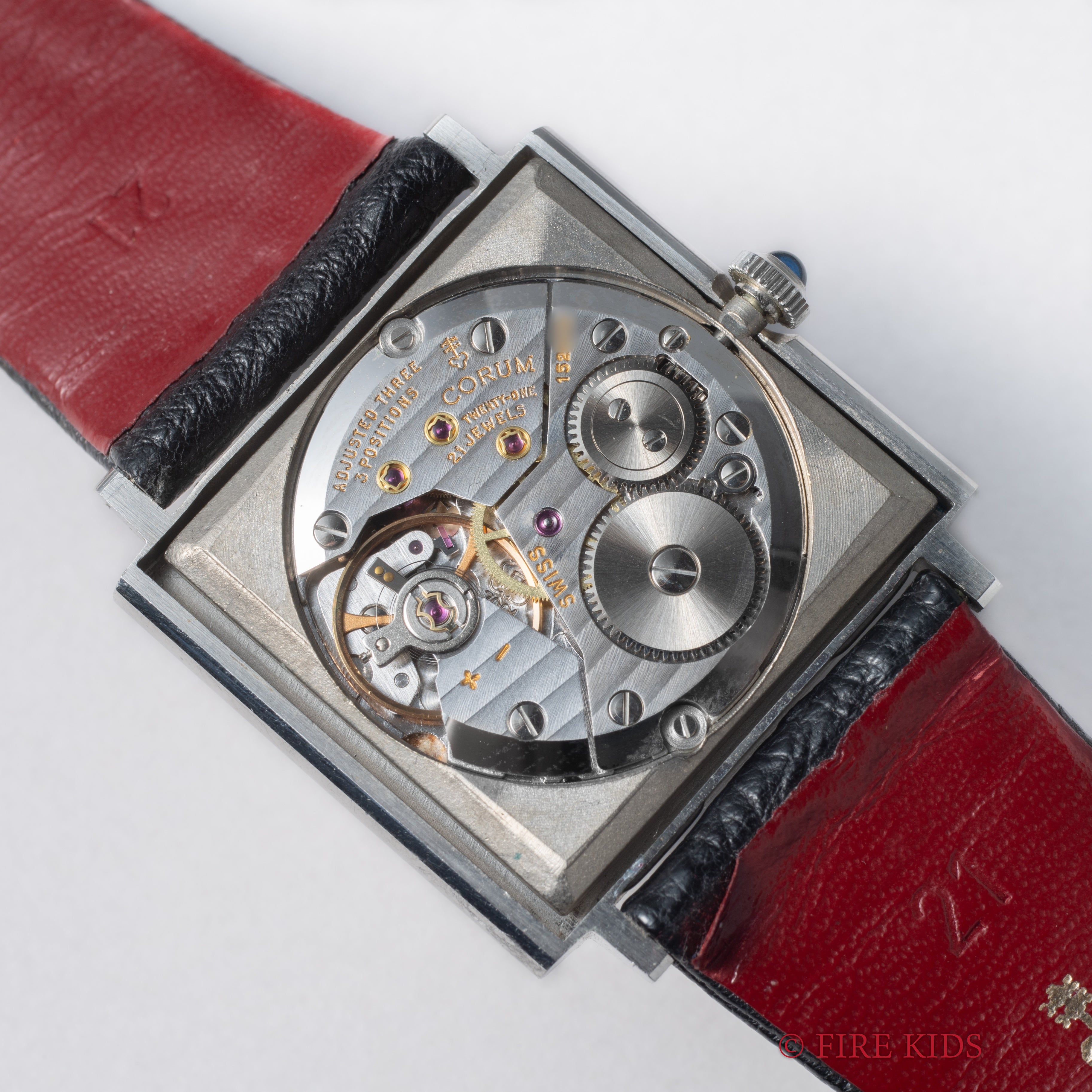 コルム スクエア 手巻き 1980年代製 純正革ベルト、尾錠付き