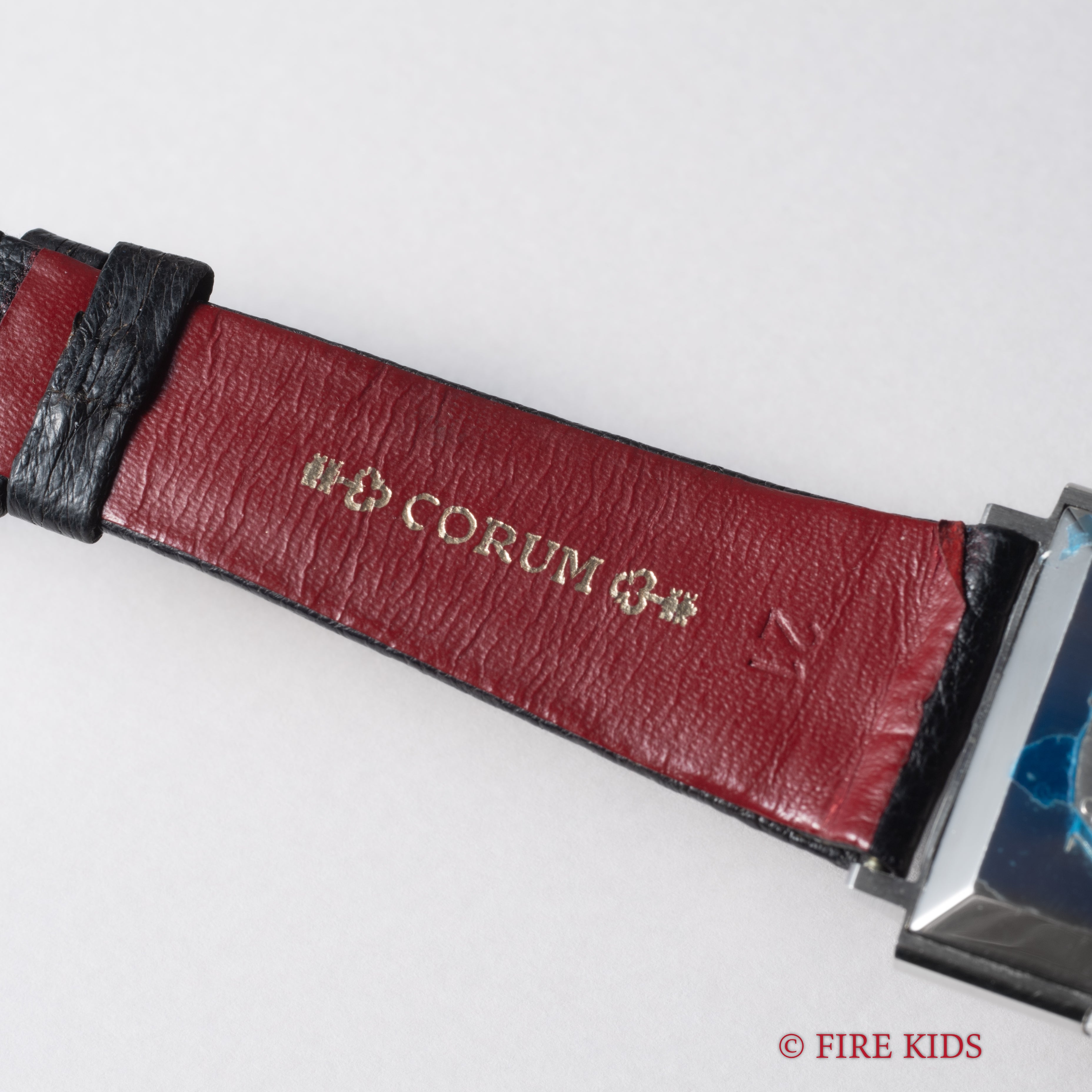 コルム スクエア 手巻き 1980年代製 純正革ベルト、尾錠付き