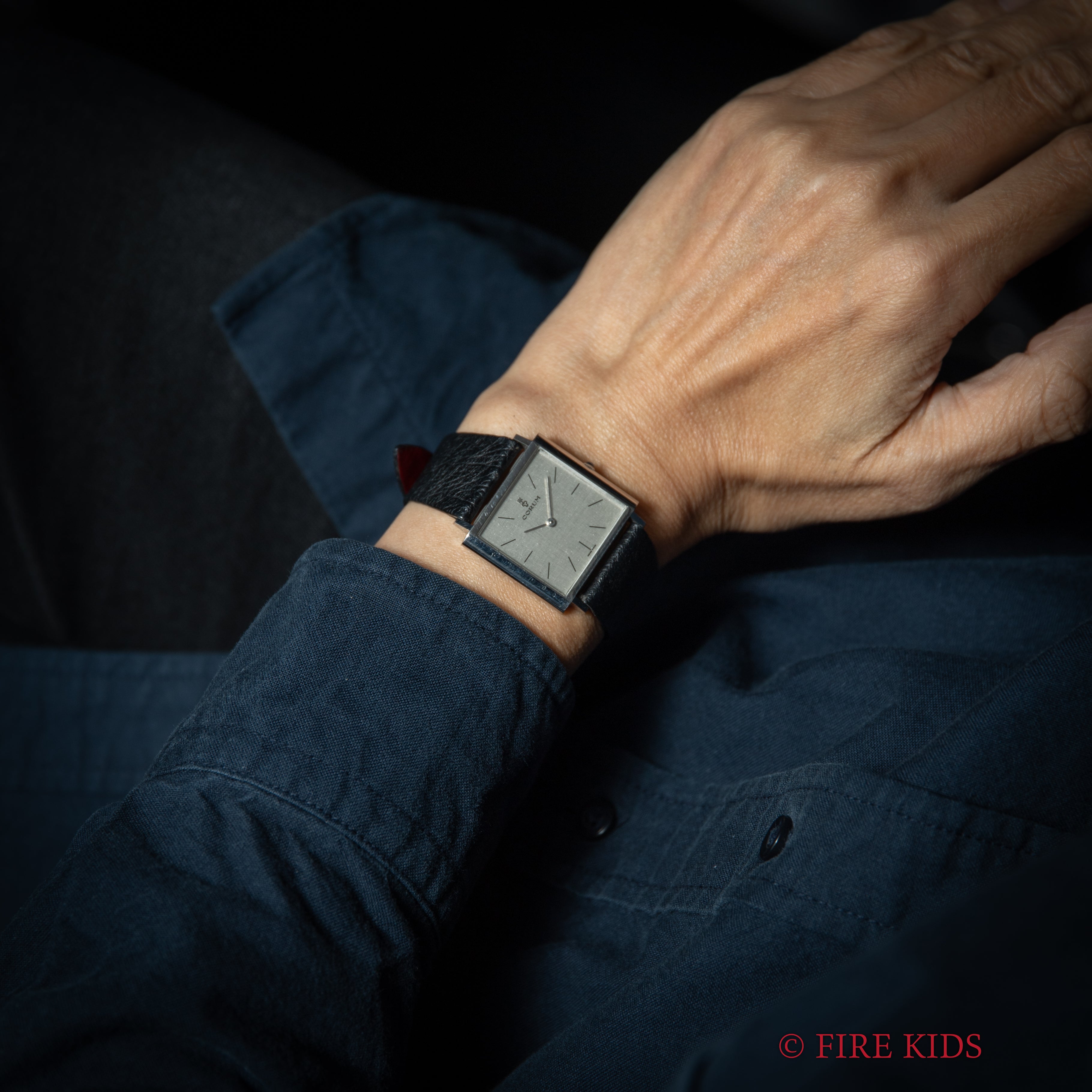 コルム スクエア 手巻き 1980年代製 純正革ベルト、尾錠付き