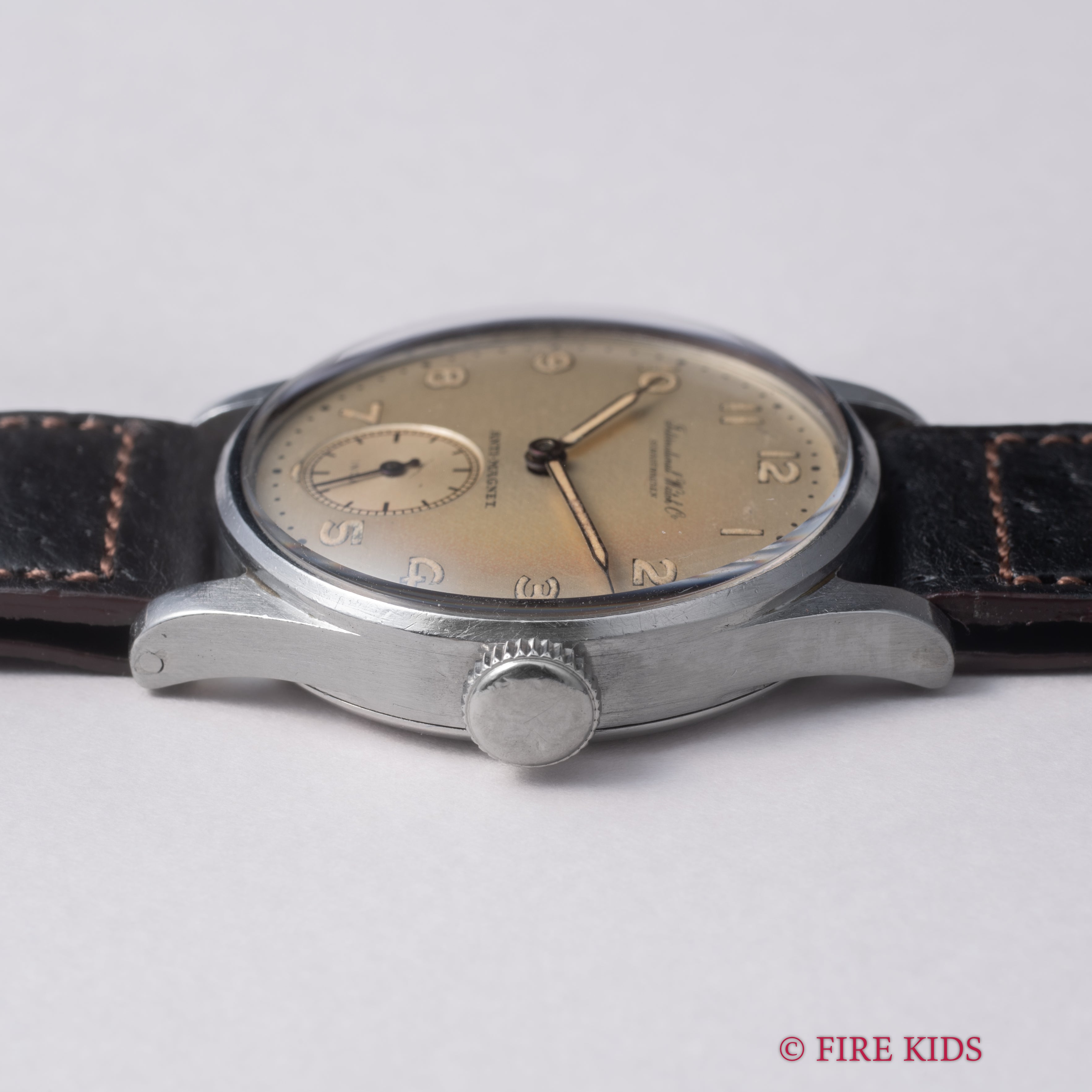 IWC アラビアダイヤル 1945年製 手巻 Cal.83 ラウンドケース