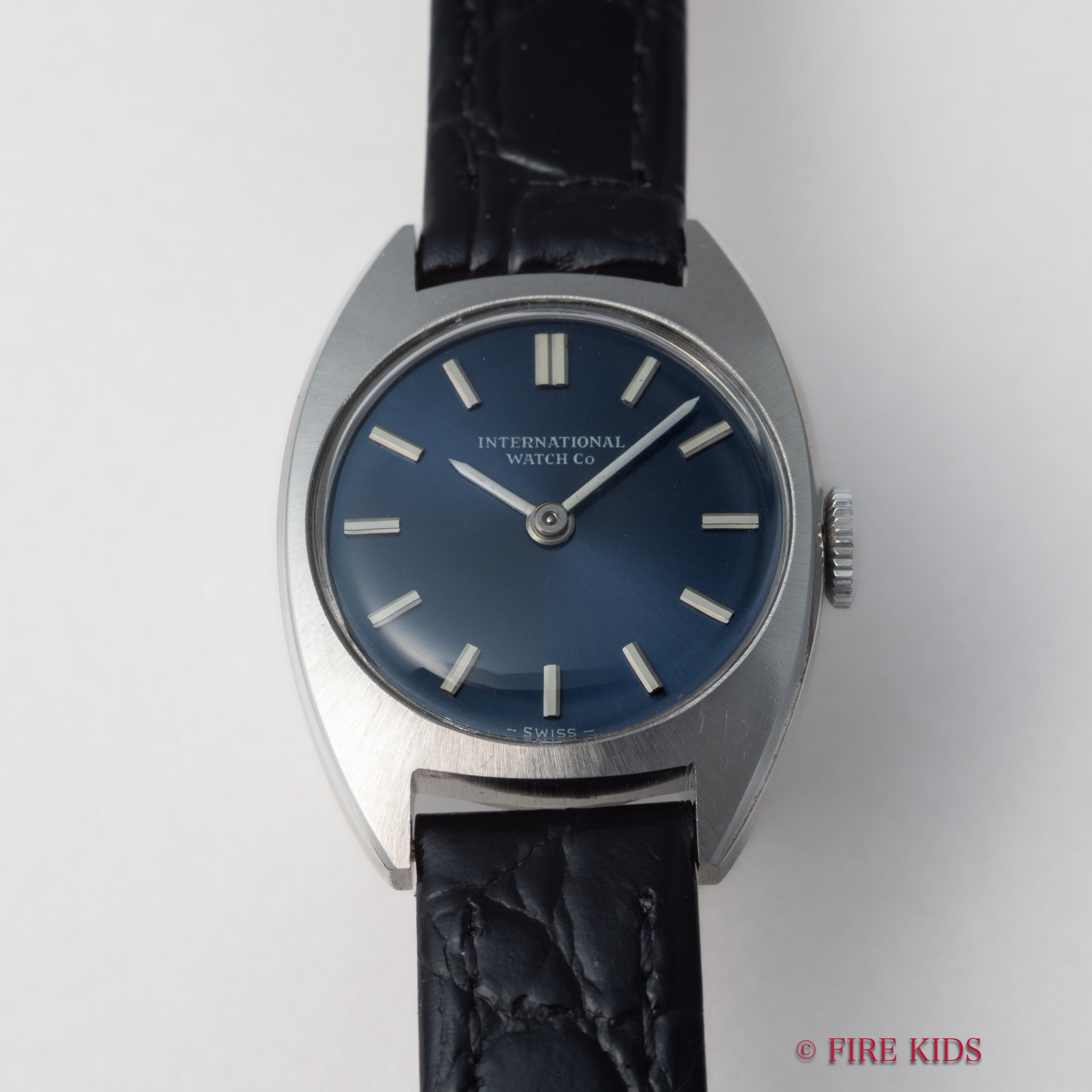 IWC レディース トノーケース ブルーダイヤル 1972年製 手巻き Cal.41