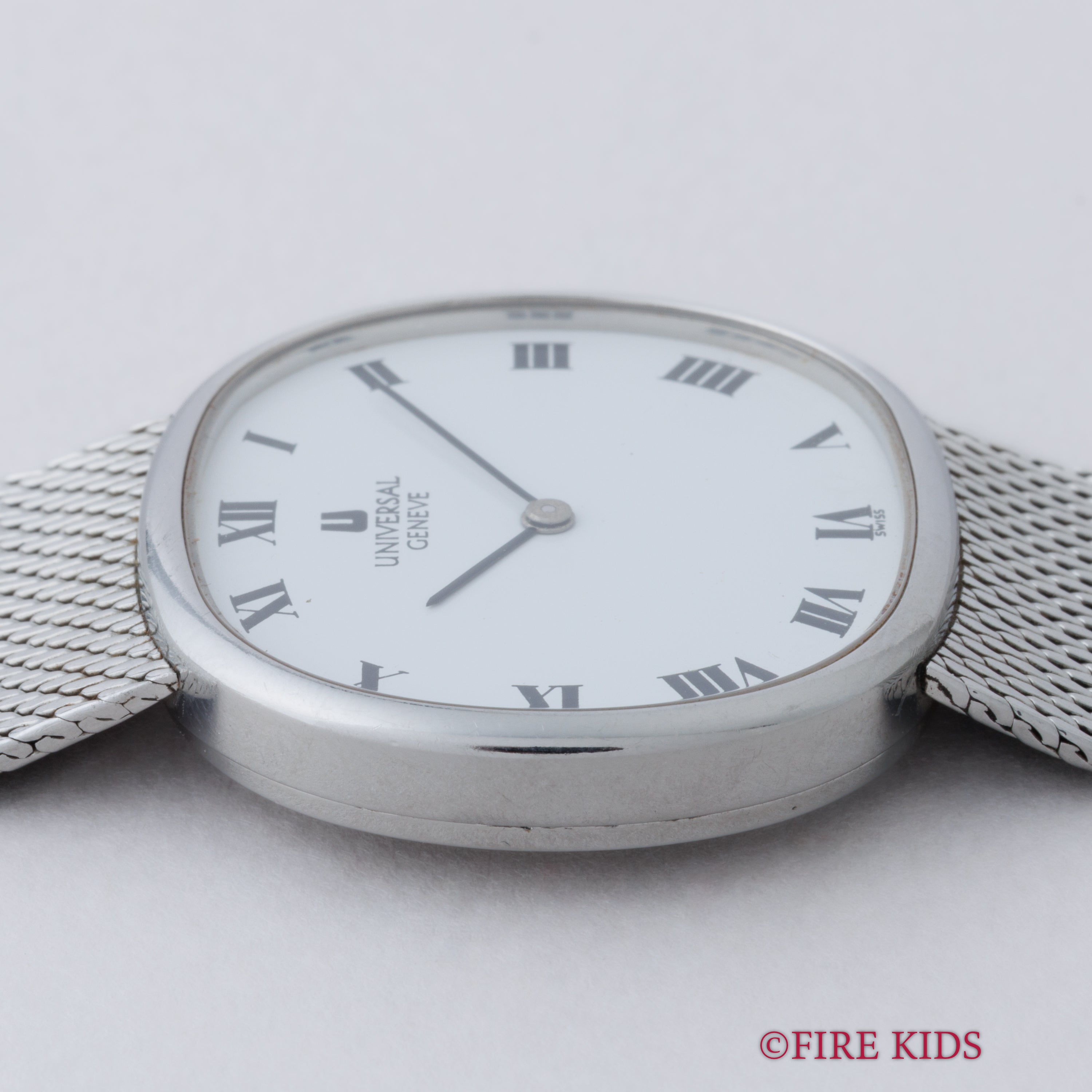 ユニバーサル ジュネーブ 1970年代製 ホワイトローマンダイヤル 一体型ブレス 手巻 Cal.1-42