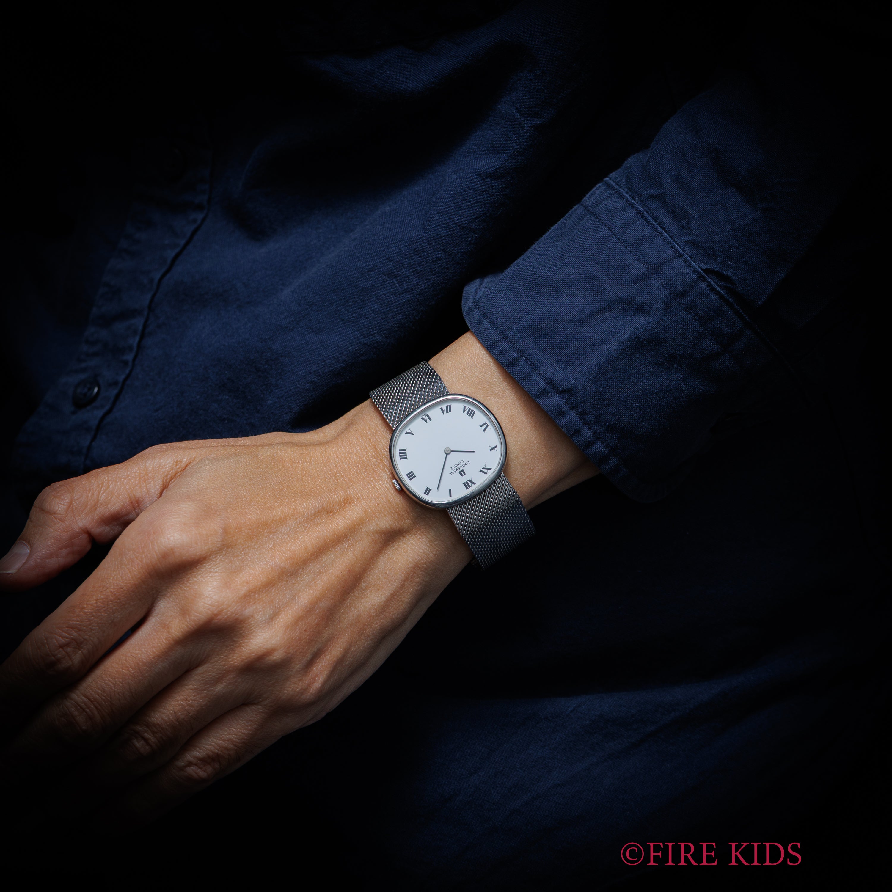 ユニバーサル ジュネーブ 1970年代製 ホワイトローマンダイヤル 一体型ブレス 手巻 Cal.1-42