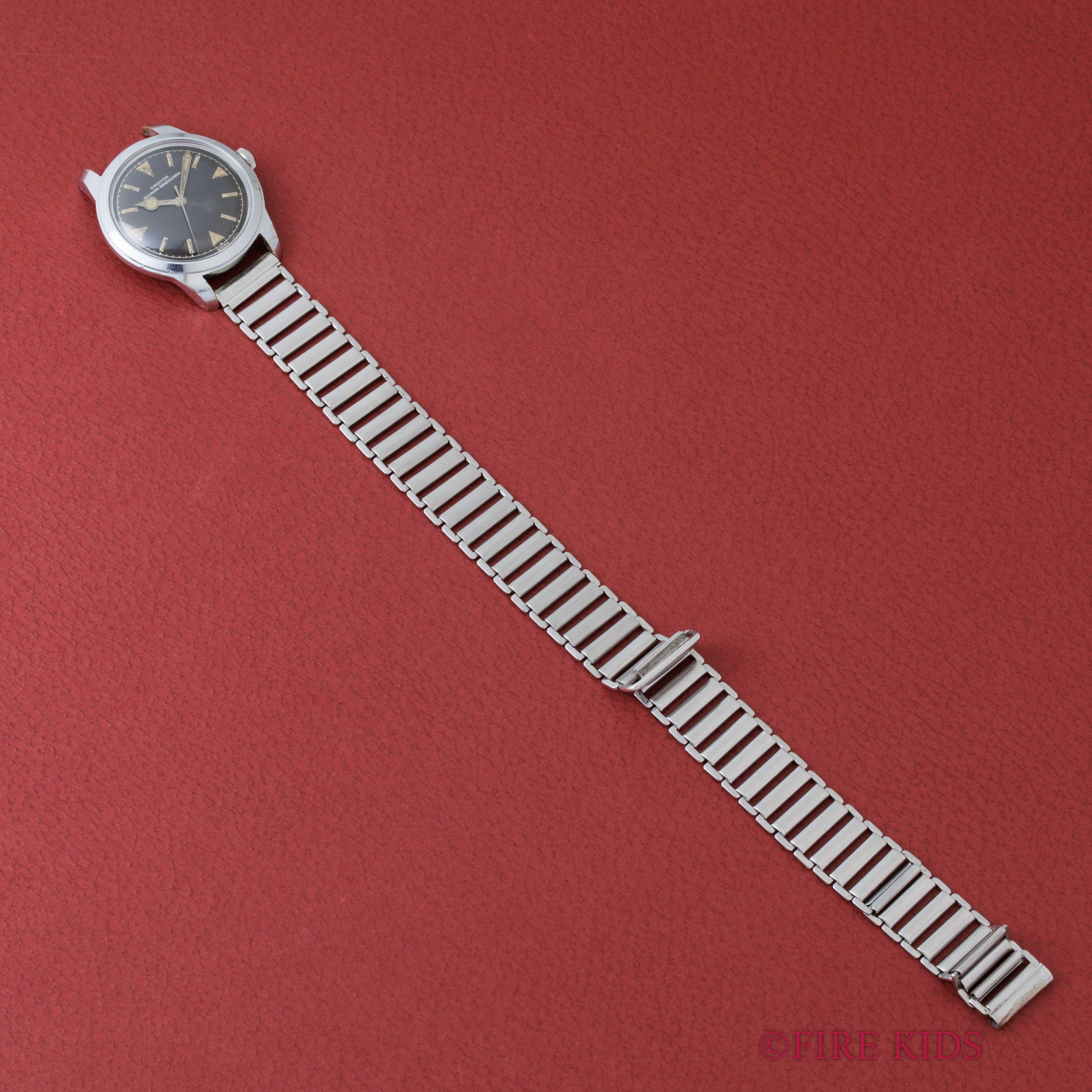 クロトン ニバダ 1960年代製 ラウンドケース 手巻き ブラックダイヤル