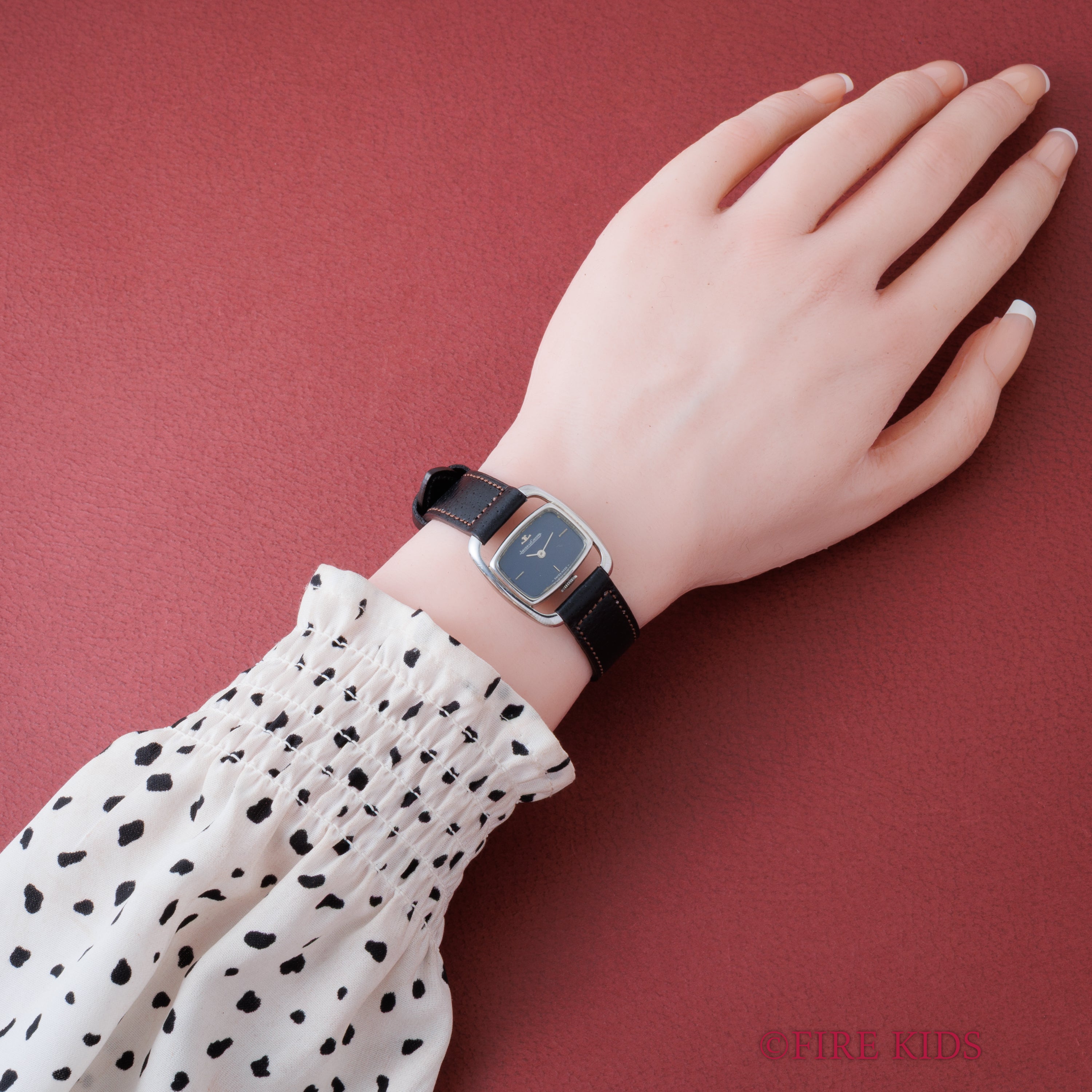 ジャガールクルト レディースウォッチ エトリエ 1980年代製 ブルーダイヤル Ref.6147.42