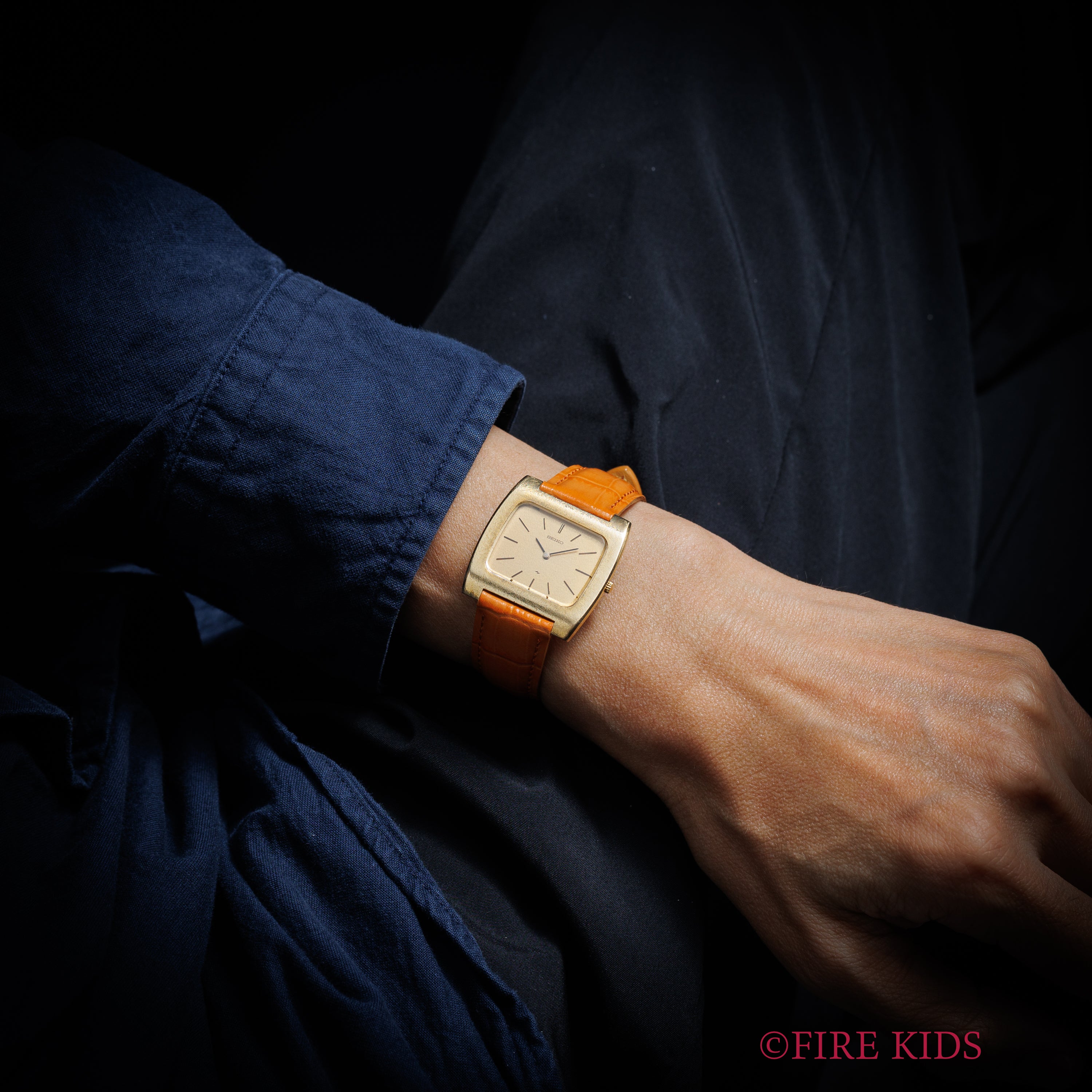 セイコー 18金無垢シャリオ1973年製 薄型手巻 スクエアケース Ref.6810-3070