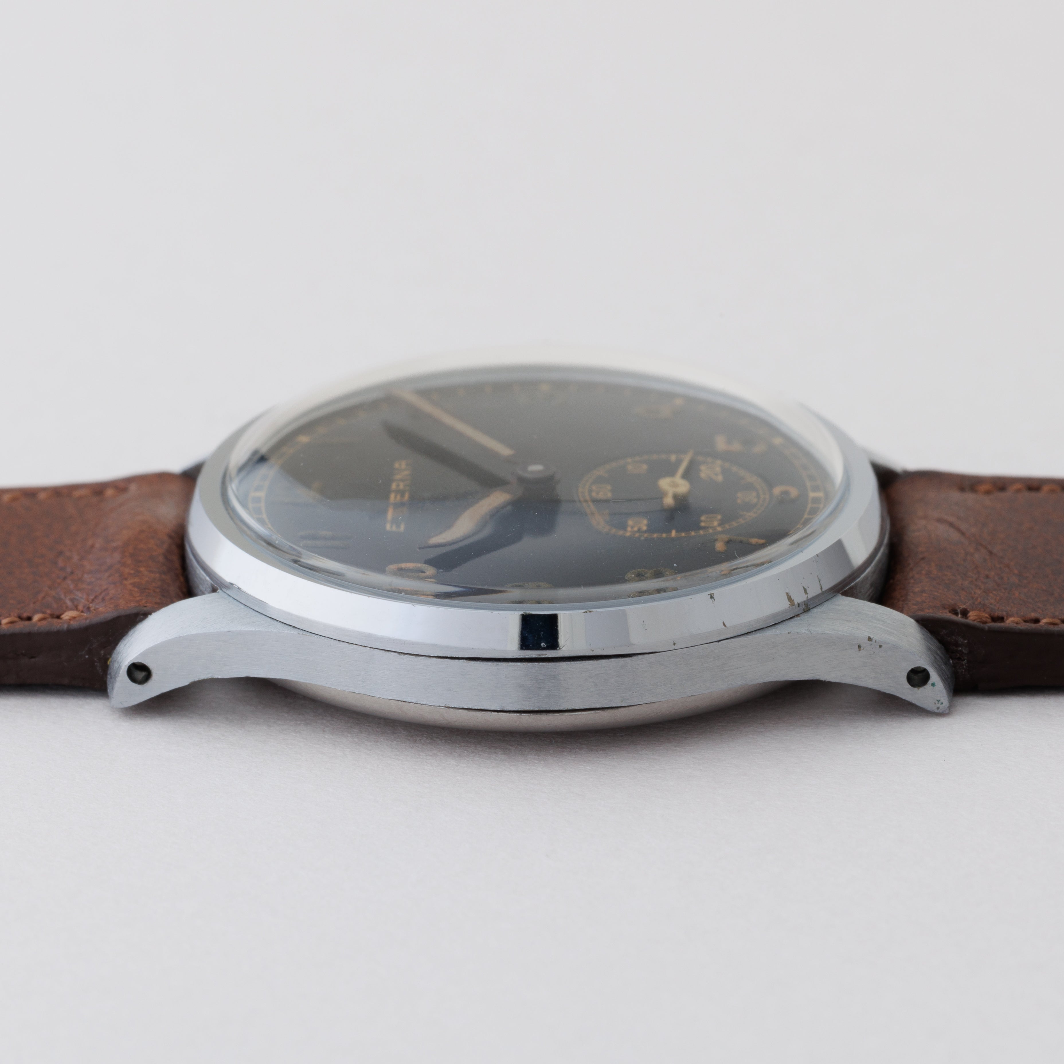 エテルナ ラウンドケース 1940年代製 ブラックミラーダイヤル スモールセコンド タグ付き