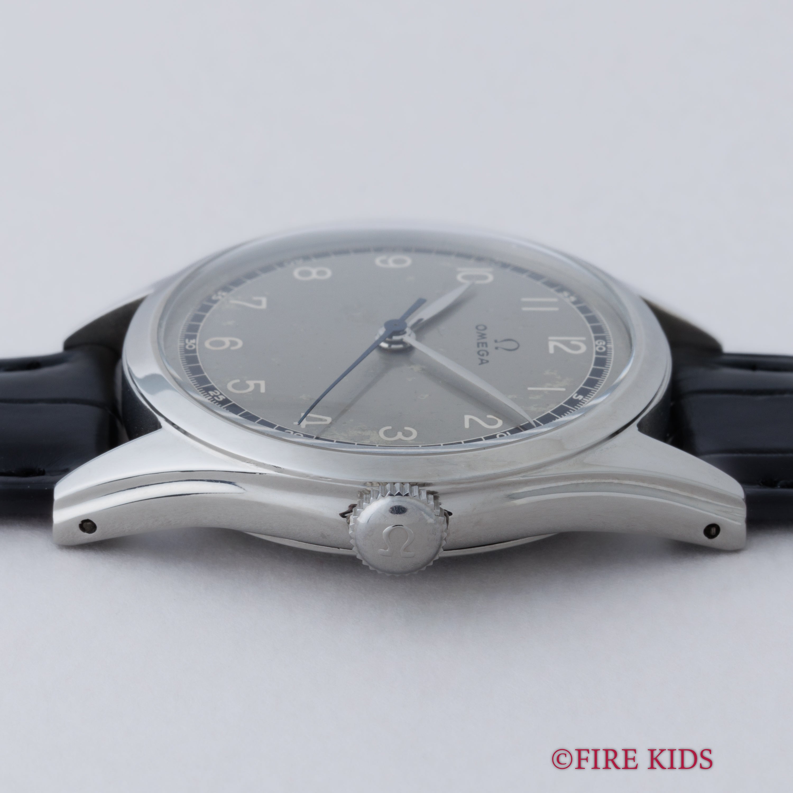 オメガ 30mmキャリバー 1950年製（昭和25年製）手巻 Cal.283 Ref.2537-10 グレーツートンダイヤル