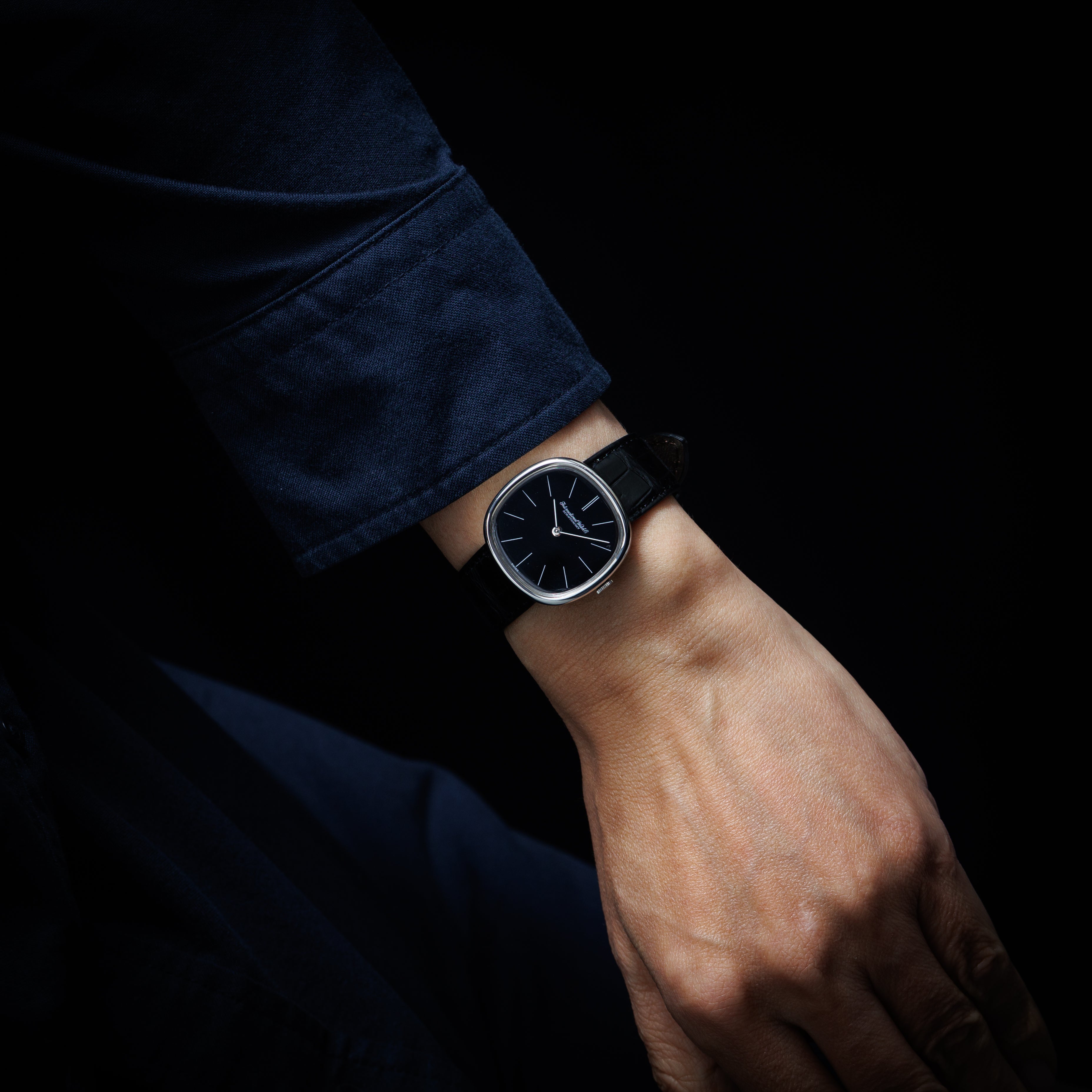 IWC ブラック Ref.2584 1976年製 Cal.423 手巻き 純正尾錠・修理明細付き