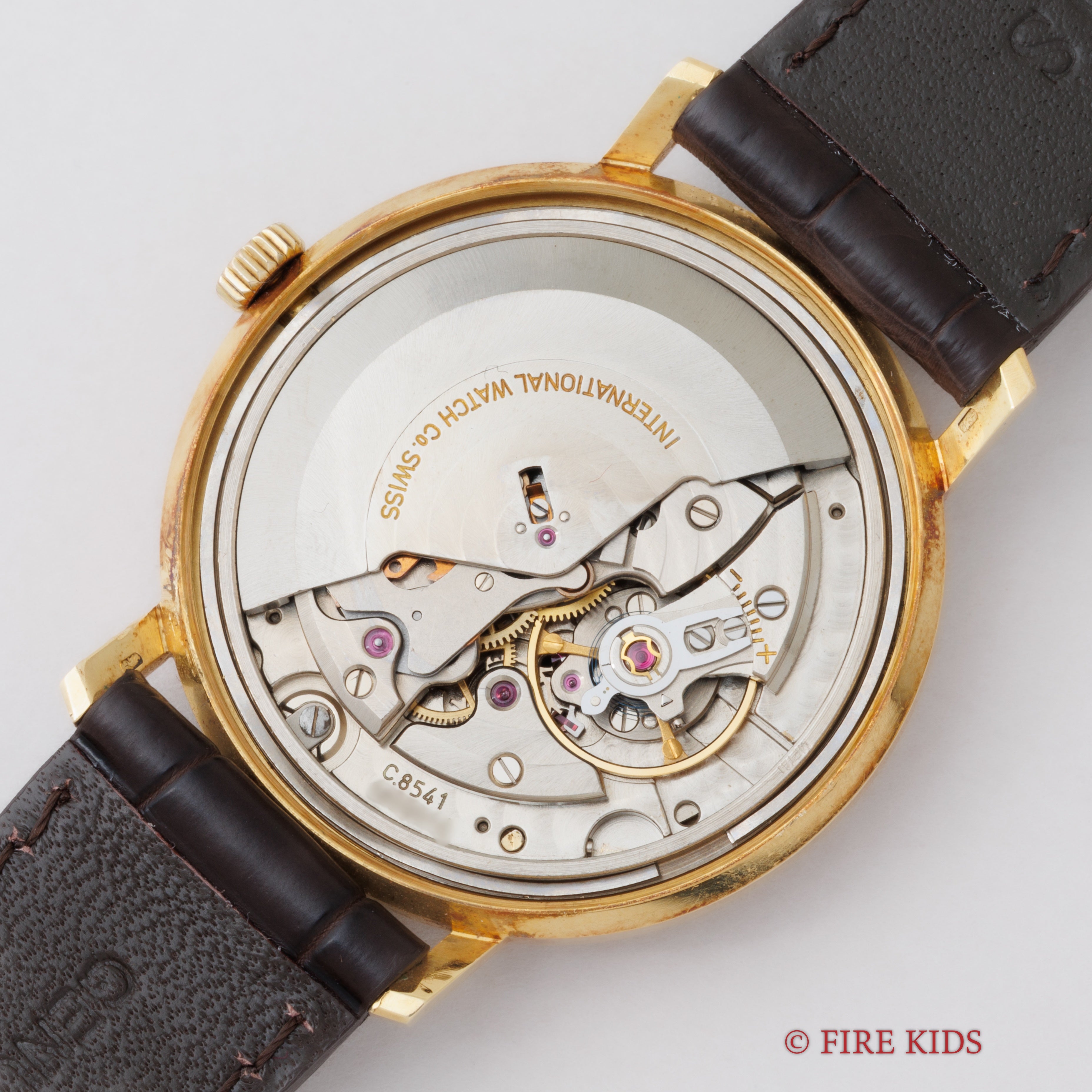 IWC ラウンドケース 18金無垢 ペラトン式自動巻き 1967年製 Cal.8541 Ref.808A ボンベダイヤル 純正尾錠付き