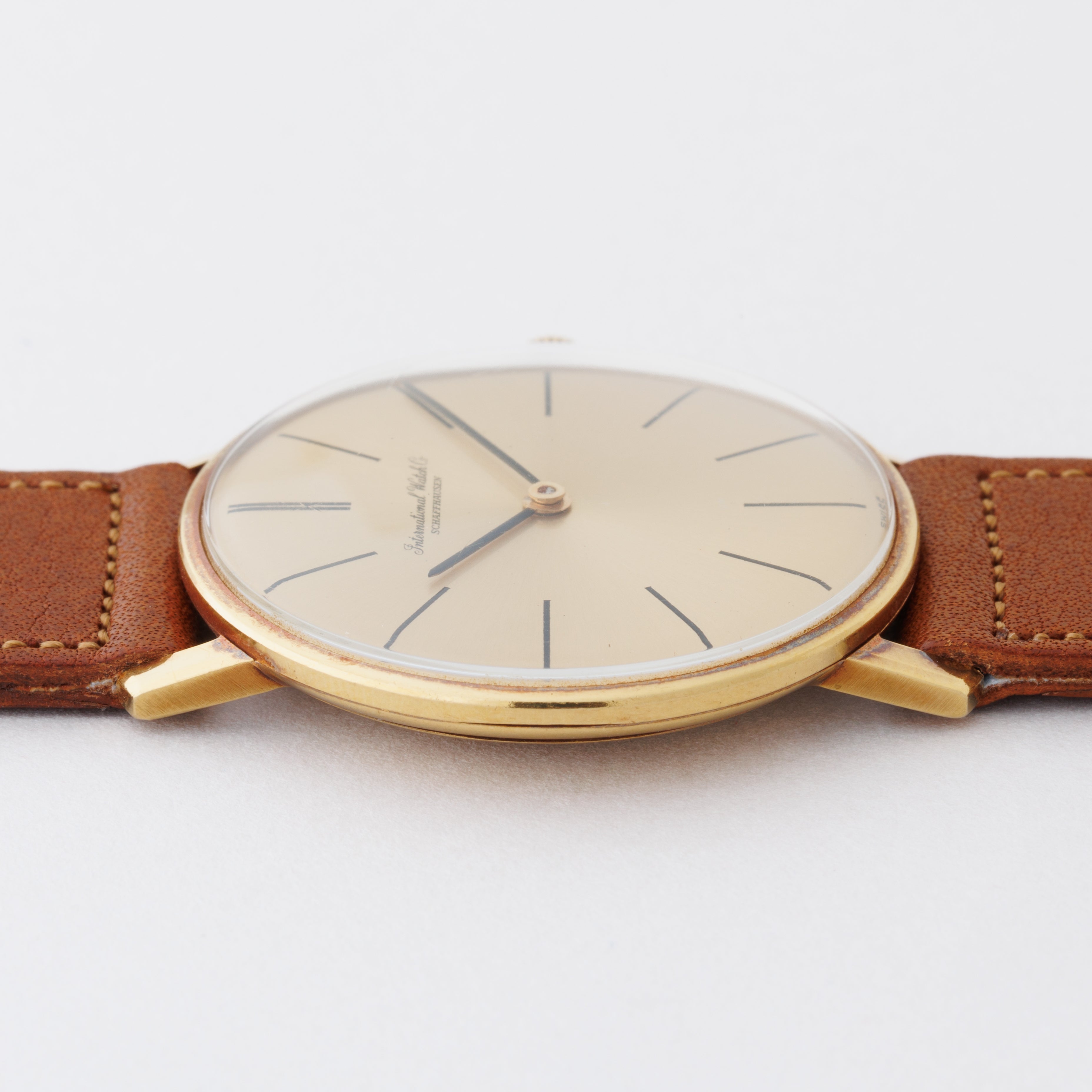 IWC 18金無垢ラウンドケース Ref.2500 1979年製 手巻き Cal.423 国際保証書付き