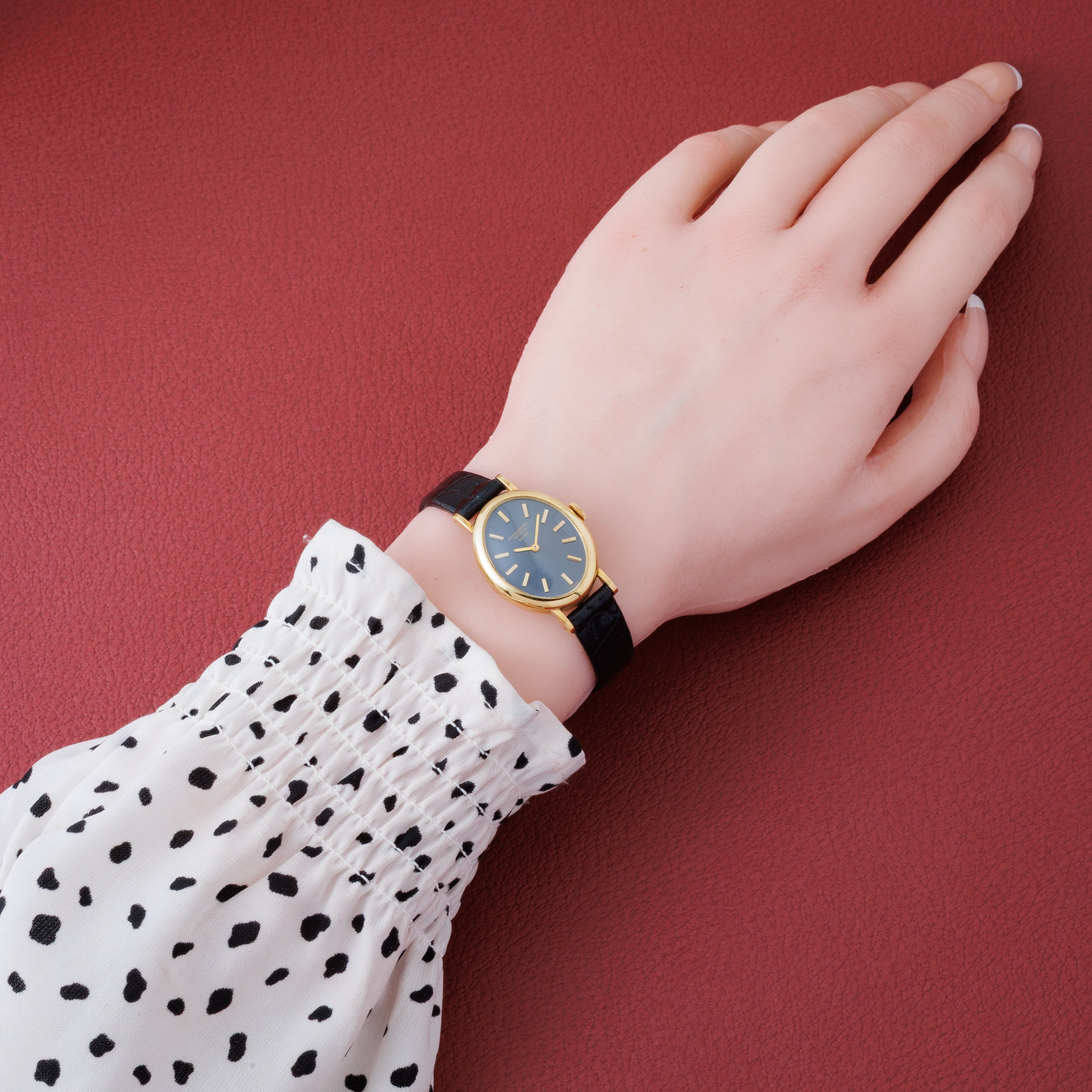 IWC 18金無垢オーバルケース BEYERダブルネーム 1976年製 ブルーグレーダイヤル 手巻きCal.412