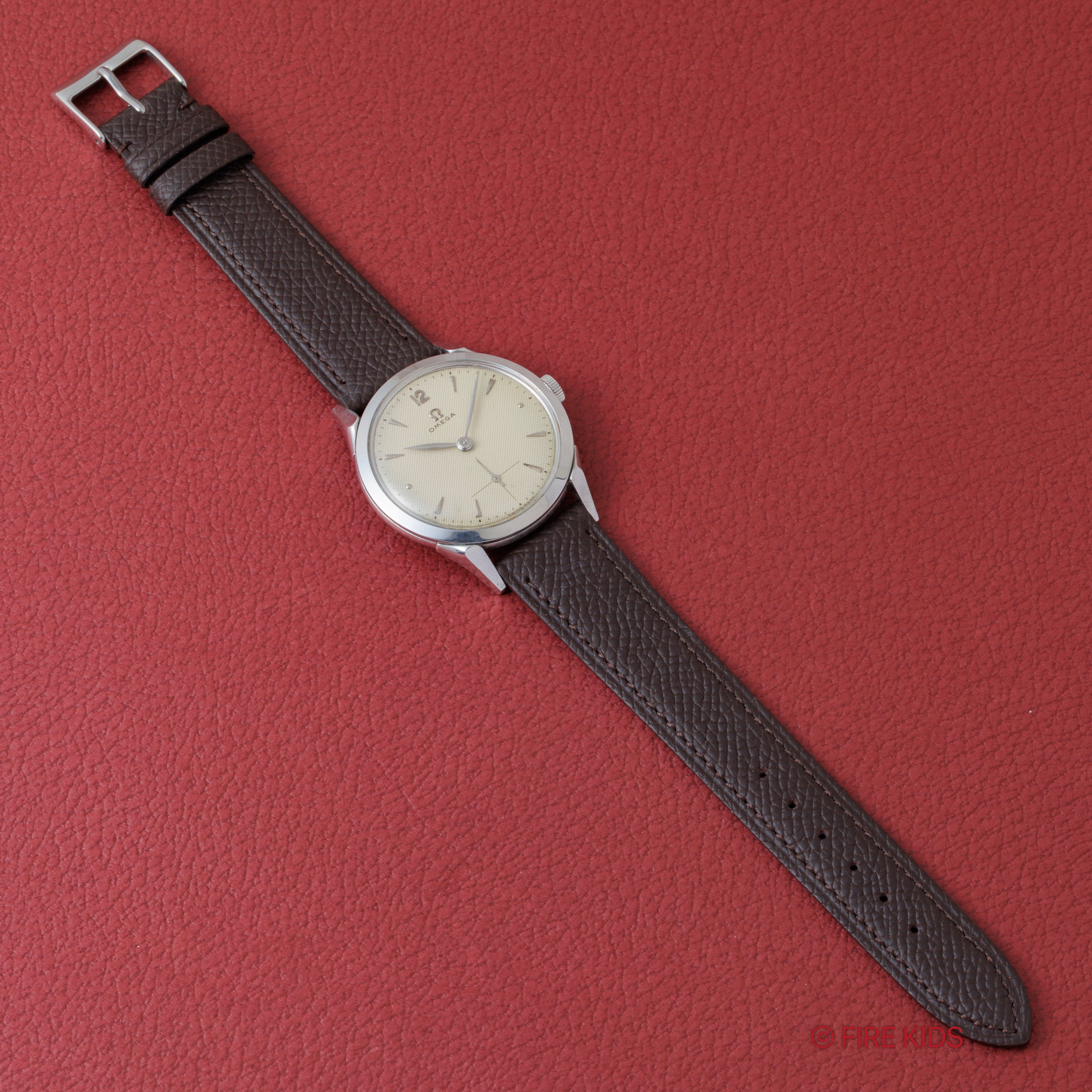 オメガ 30mmキャリバー搭載  スモールセコンド 手巻き Cal.266 1952年製