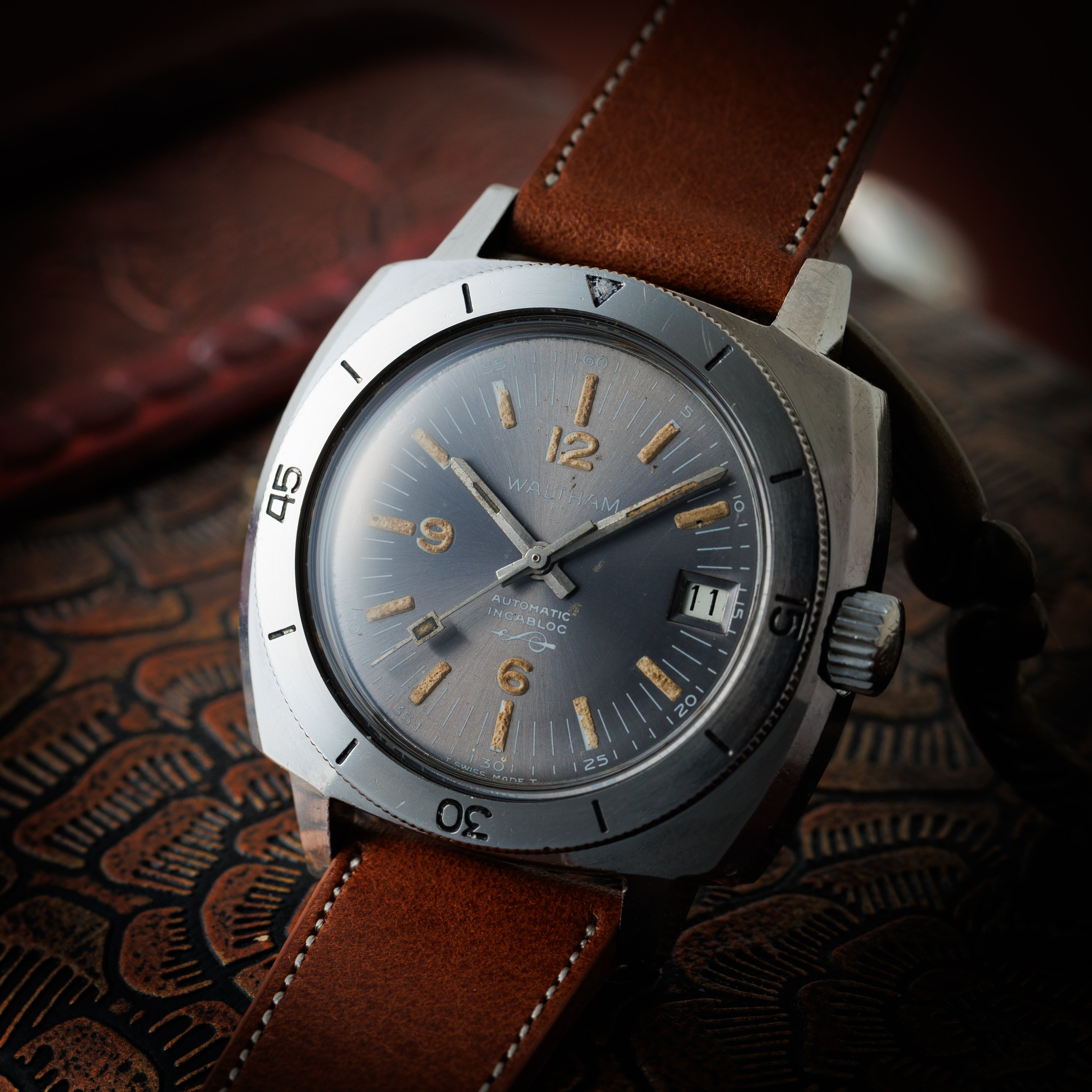 ウォルサム ダイバーズウオッチ クッションケース 1960年代製 自動巻き Cal.2472