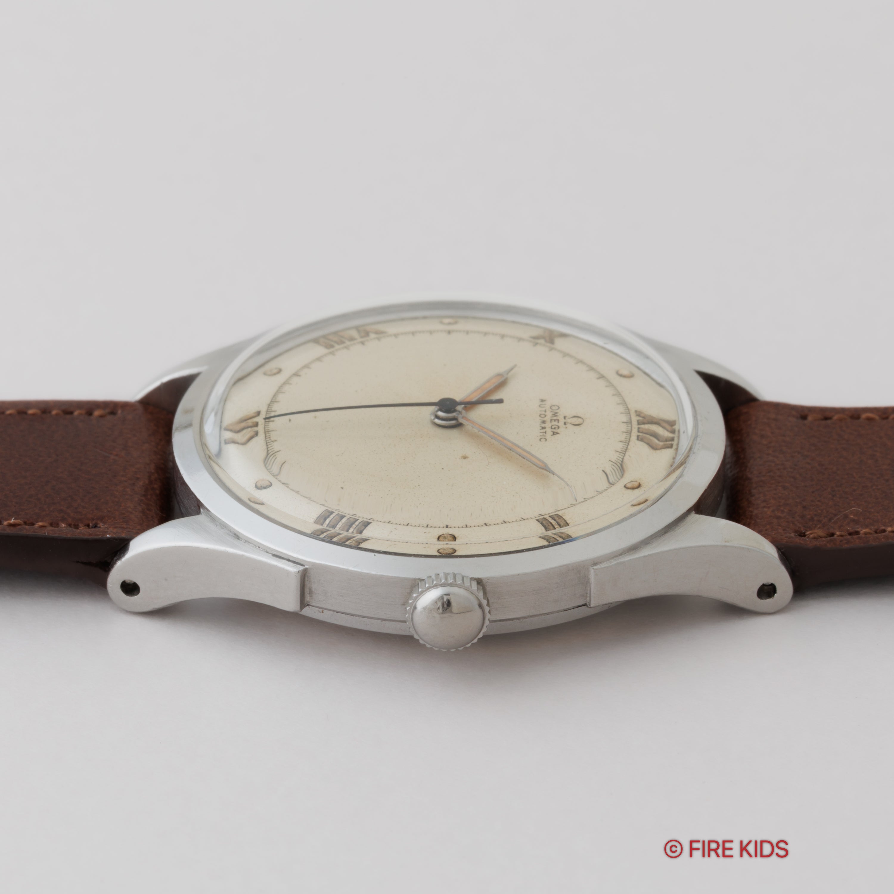 オメガ ラウンドケース 飛びローマ 1944年製 バンパー式オートマチック Ref.2421/4