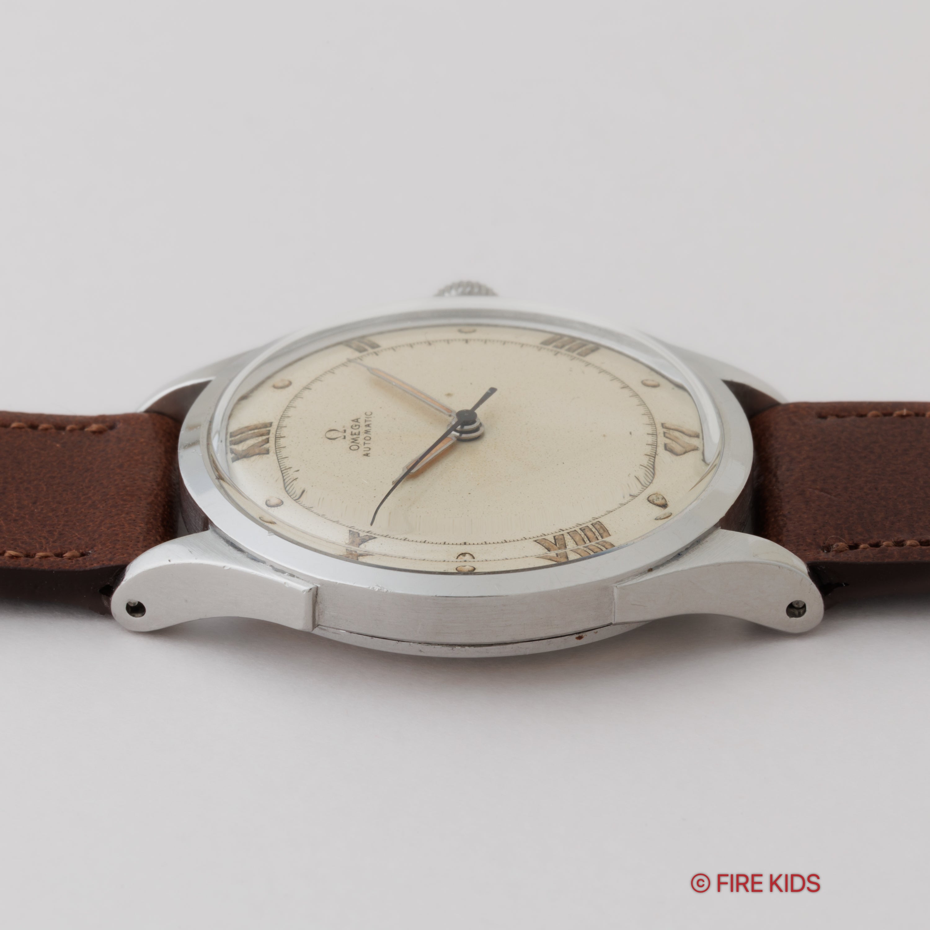 オメガ ラウンドケース 飛びローマ 1944年製 バンパー式オートマチック Ref.2421/4