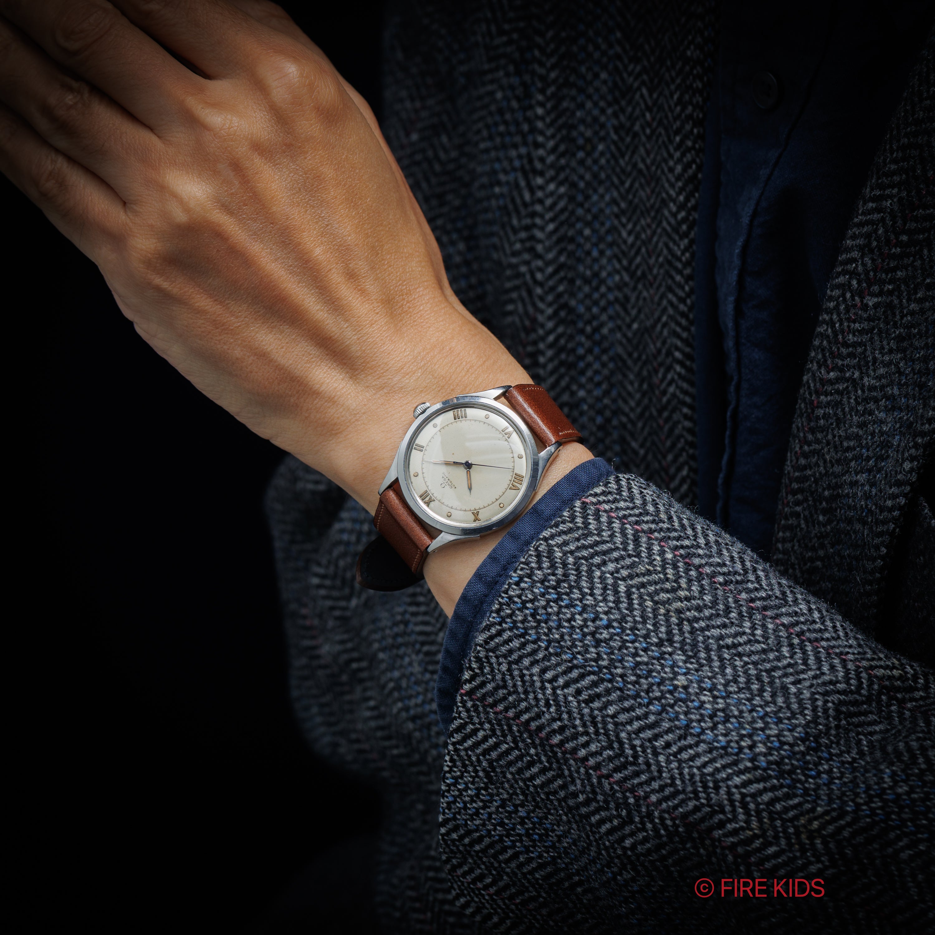 オメガ ラウンドケース 飛びローマ 1944年製 バンパー式オートマチック Ref.2421/4