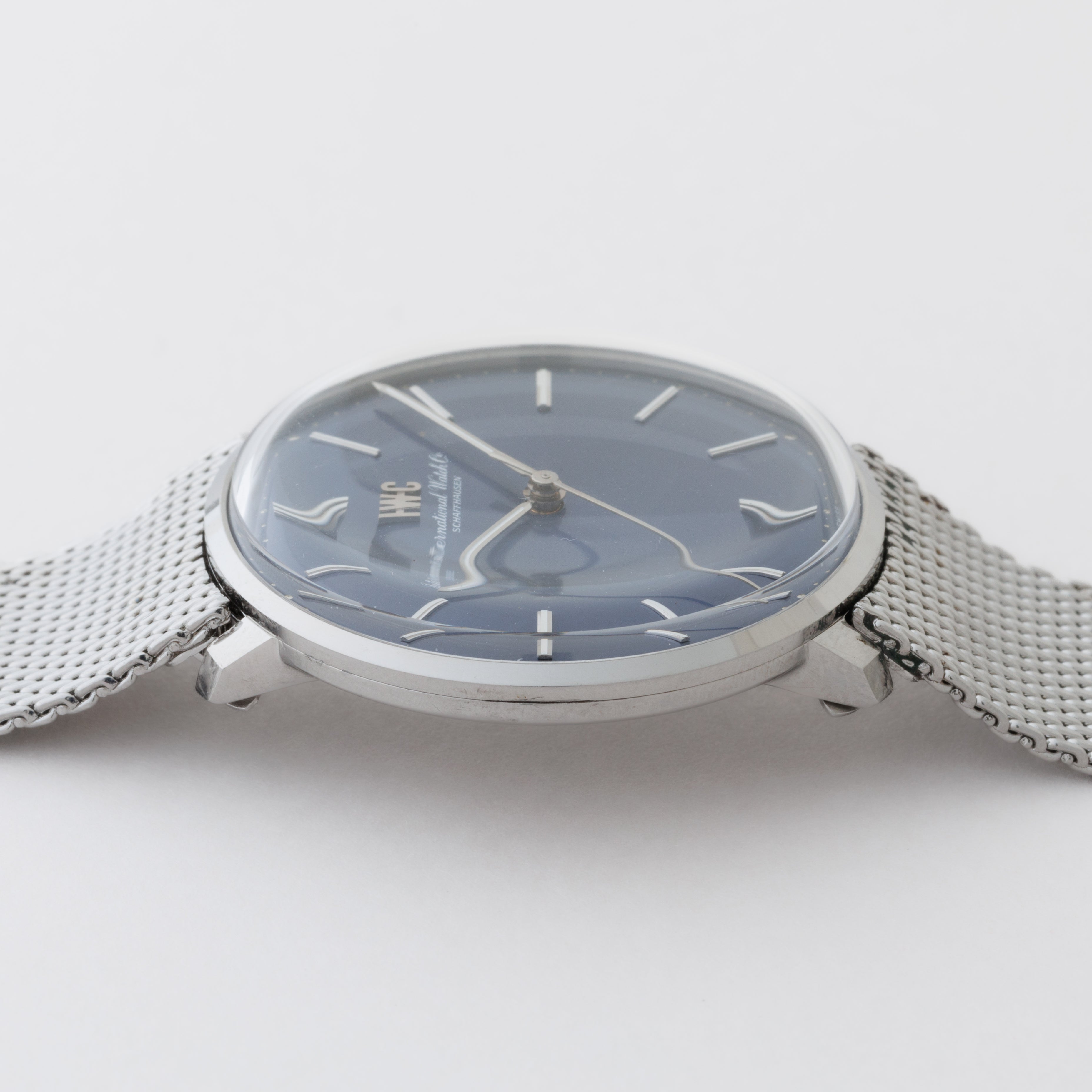 IWC ラウンドケース 1973年製 Ref.2401 手巻き Cal.403 ブルーダイヤル 純正ブレス