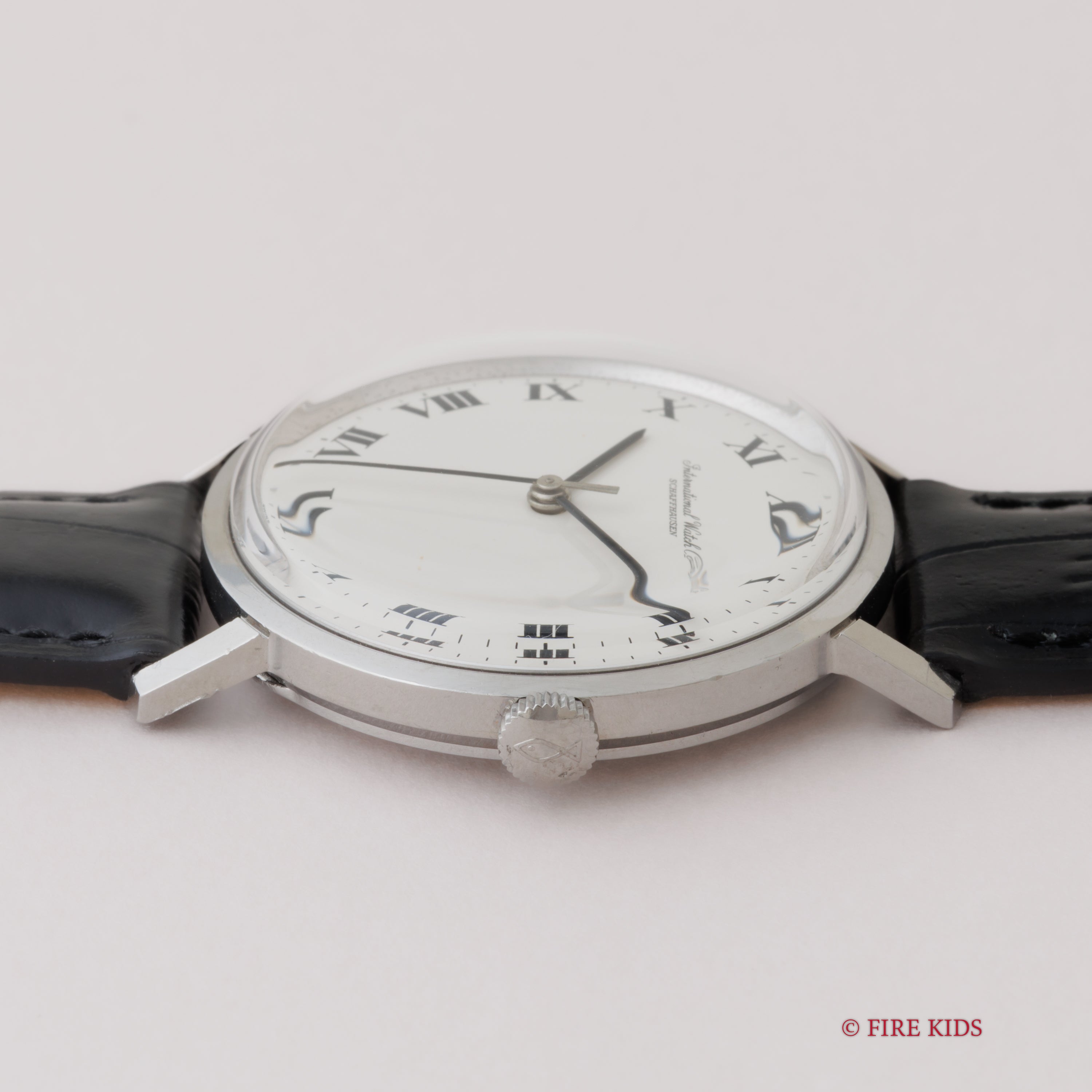 IWC	Cal.89搭載ラウンドケース ホワイトローマンダイヤル 1978年製 手巻 お魚リューズ