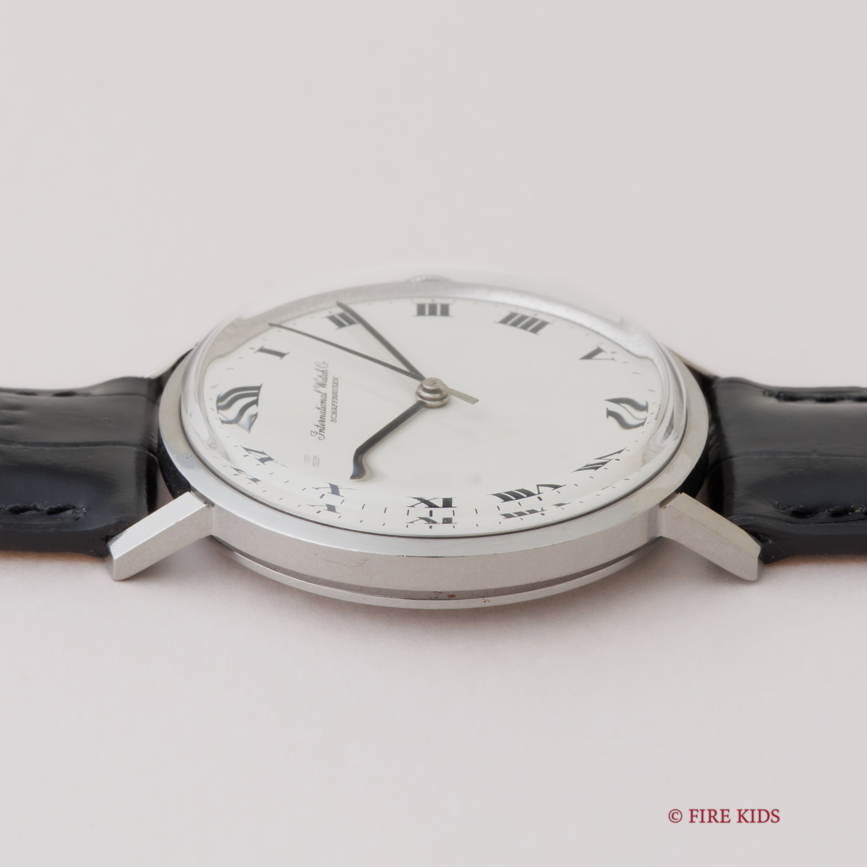 IWC	Cal.89搭載ラウンドケース ホワイトローマンダイヤル 1978年製 手巻 お魚リューズ