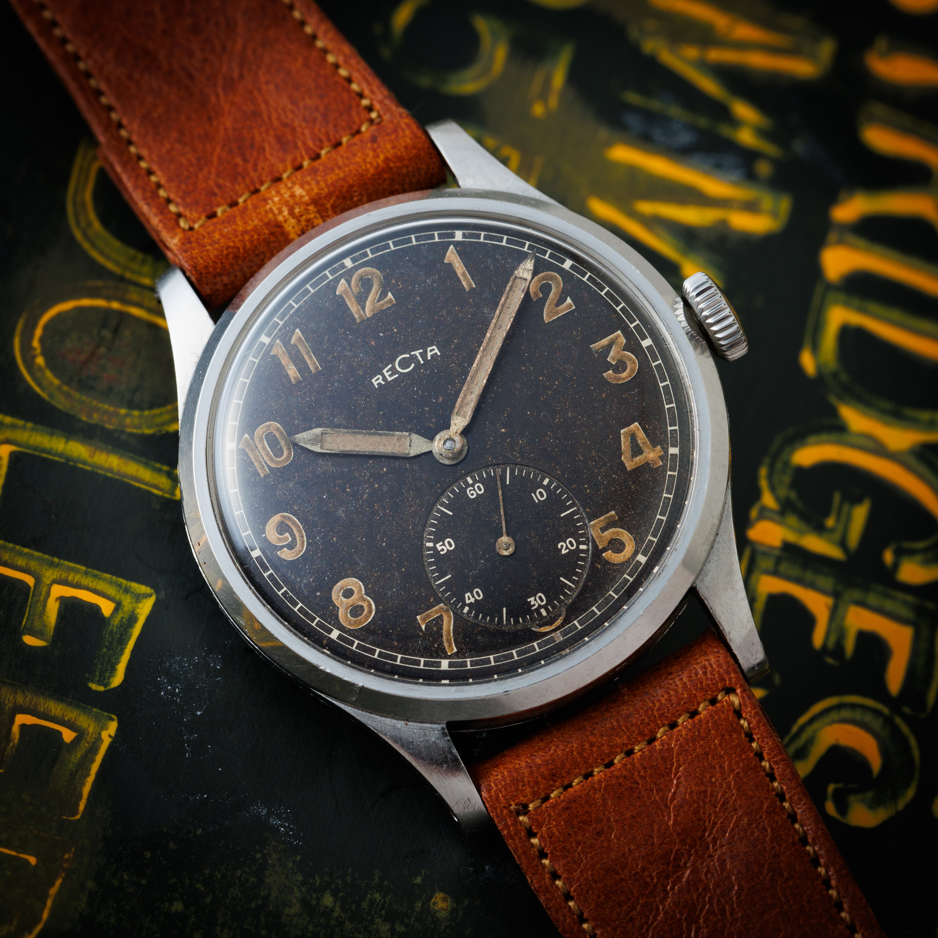レクタ ラウンドケース ブラックアラビアダイアル 手巻き 1940年代製