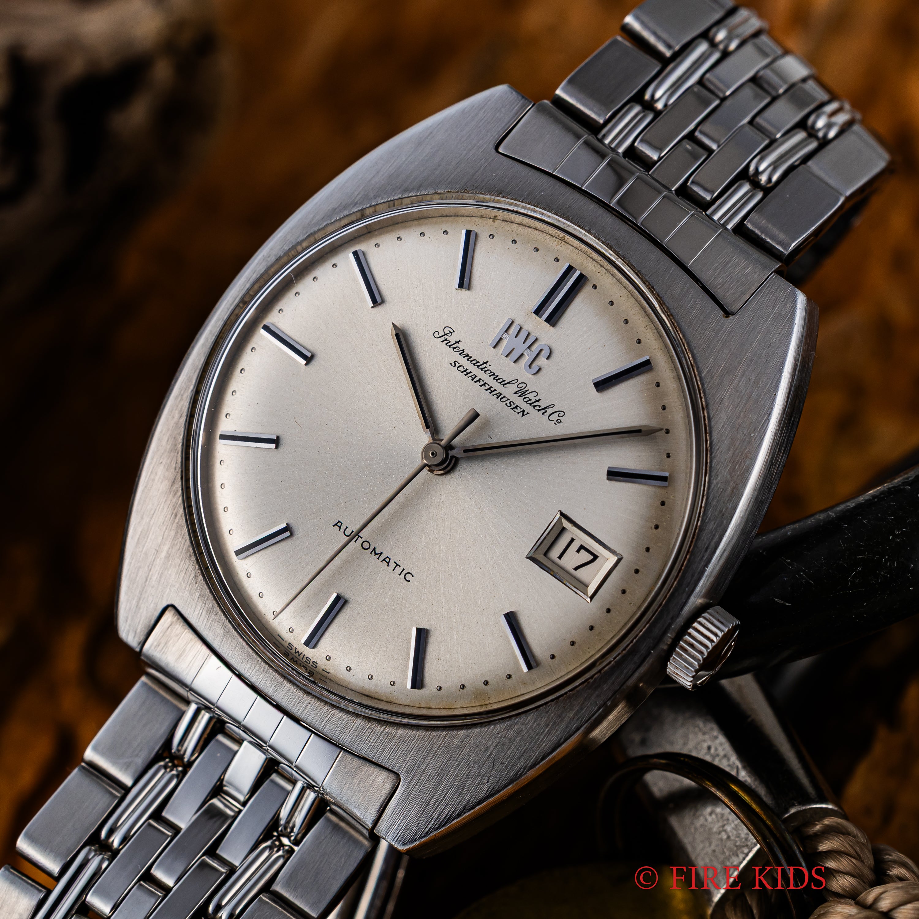 IWC 1975年製 トノーケース ペラトン式自動巻 Cal.8541B 純正ゲイフレアーブレス