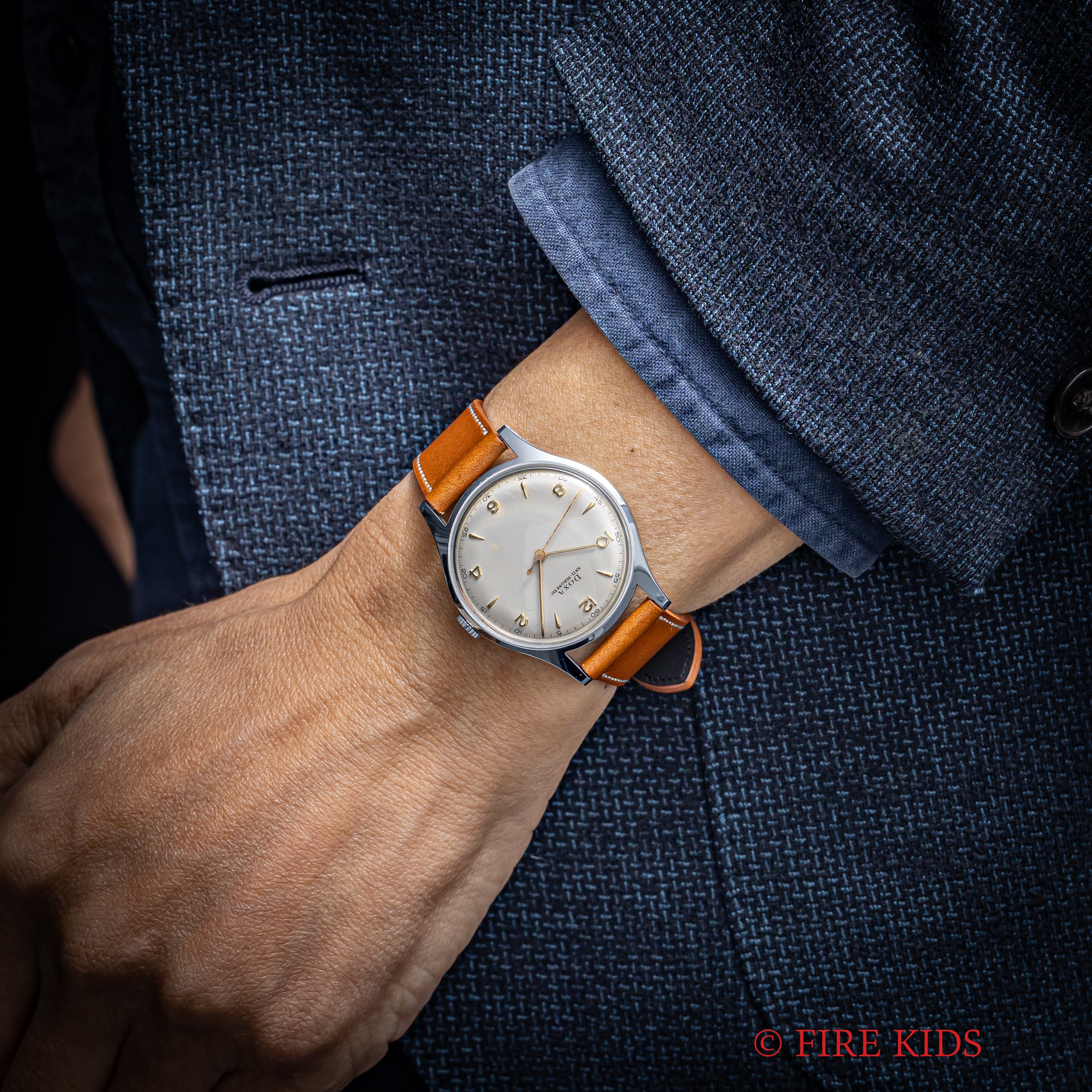 ドクサ 1950年代製 手巻き 飛びアラビアダイヤル タグ付美品