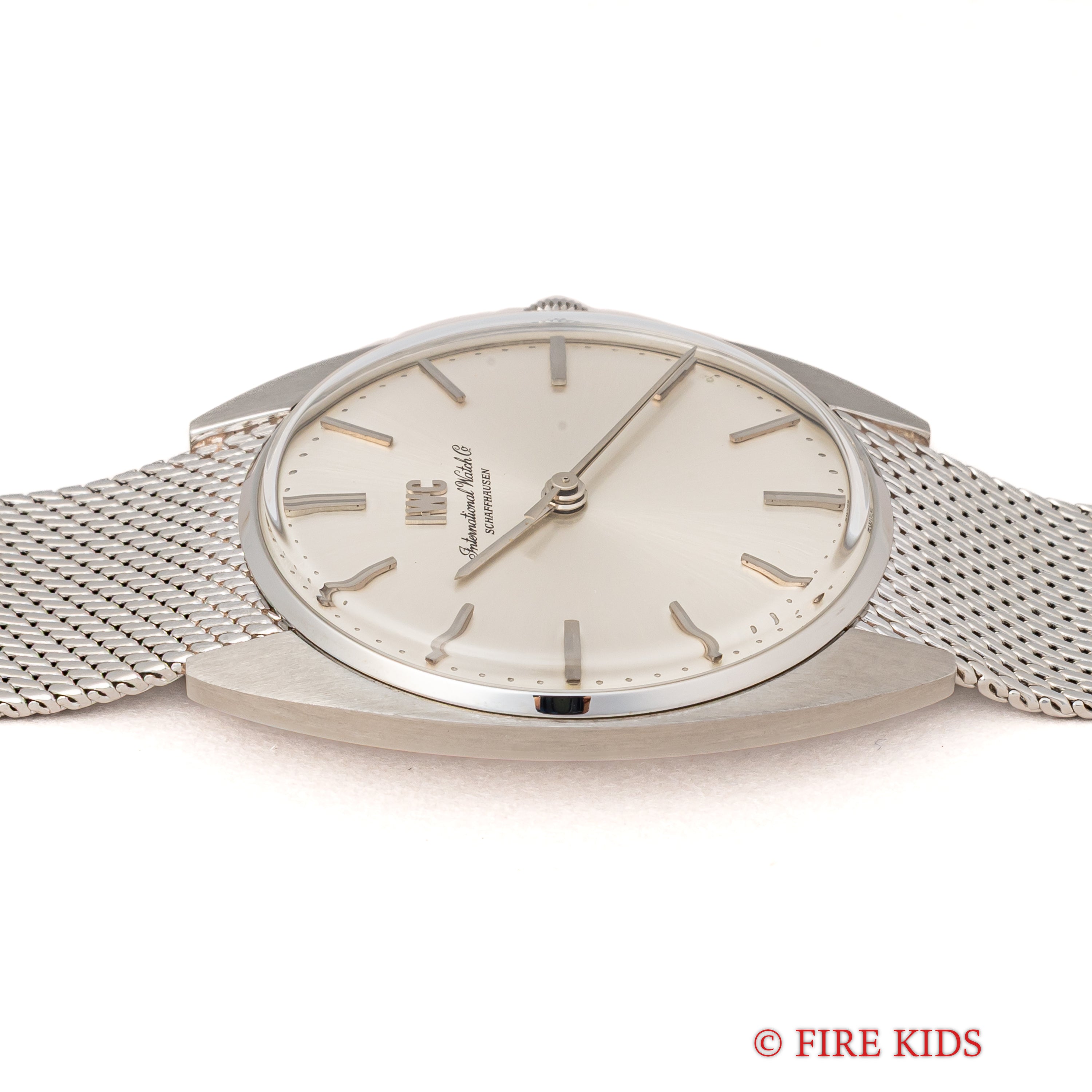 IWC トノーケース 1972年製 手巻き Cal.403 純正メッシュブレス付き ノンデイト