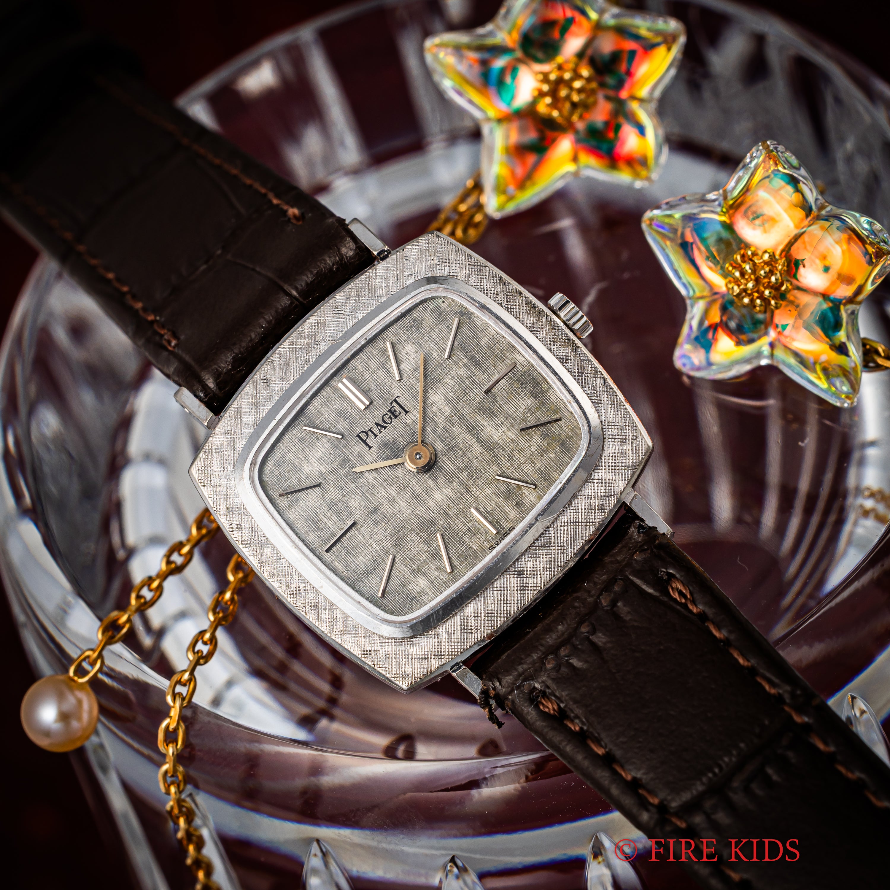 ピアジェ 18KWGクッションケース 1970年代製 レディースモデル 純正WG尾錠 手巻