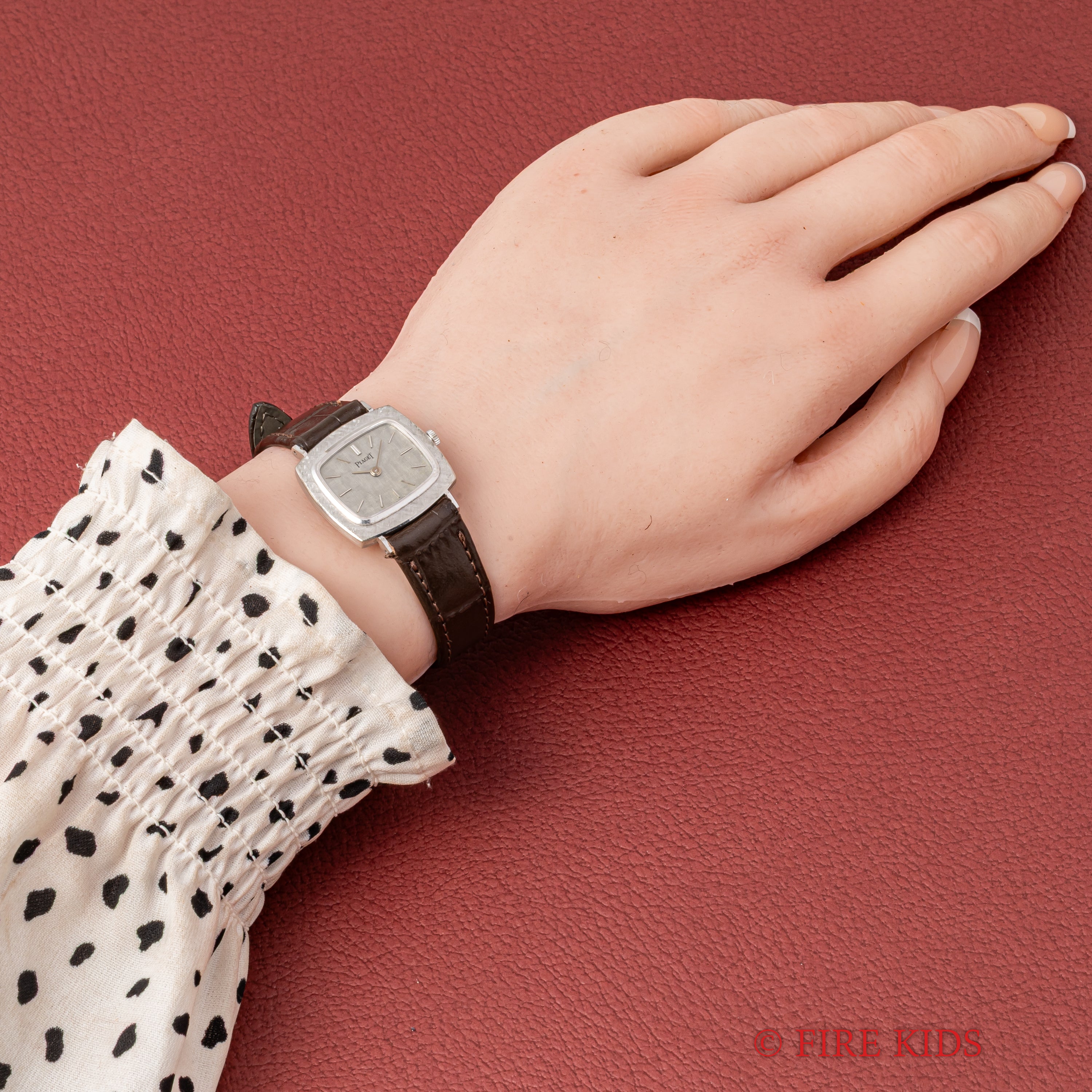 ピアジェ 18KWGクッションケース 1970年代製 レディースモデル 純正WG尾錠 手巻