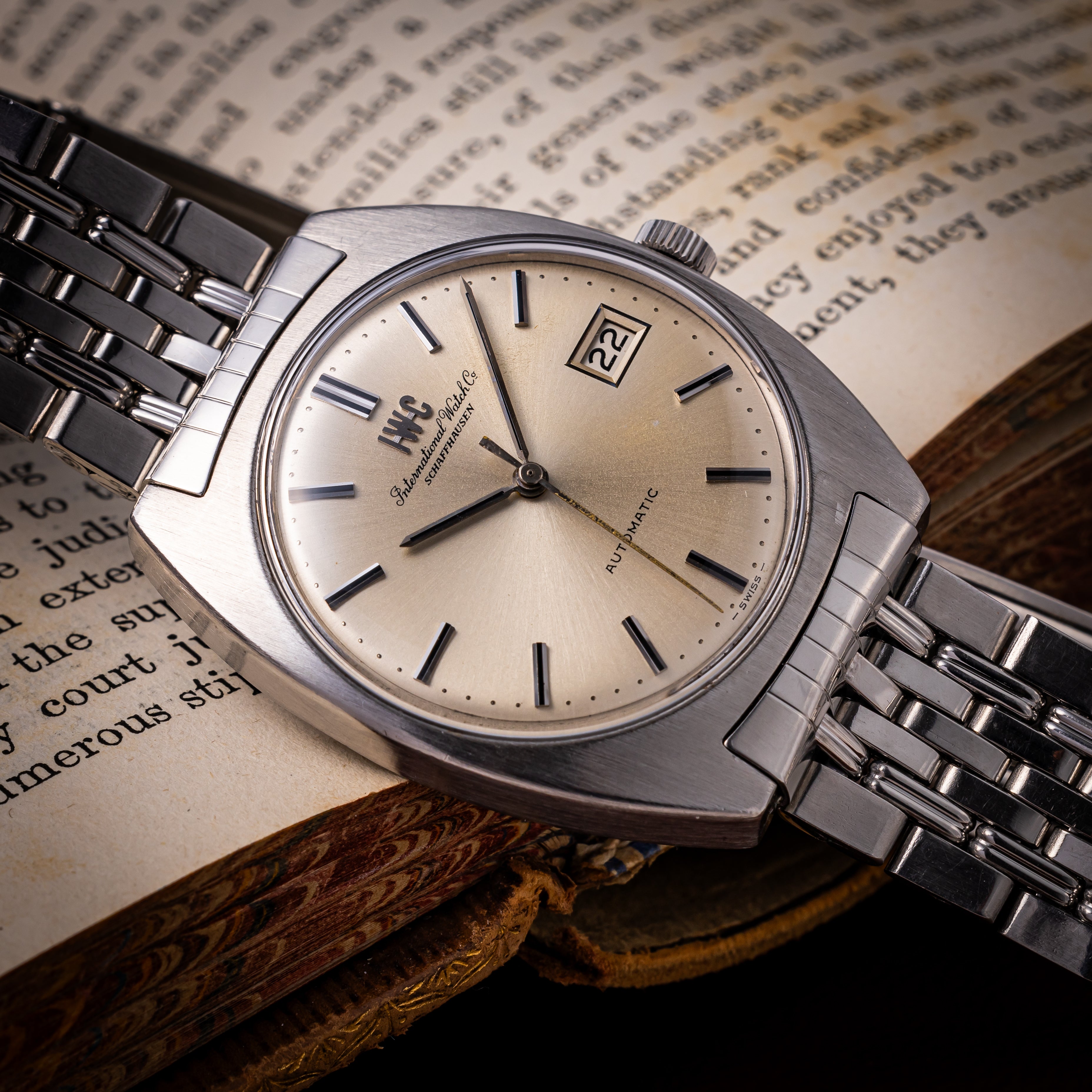 IWC トノーケース 1975年製 オートマチック Ref.1828 Cal.8541B ゲイフレアーブレス