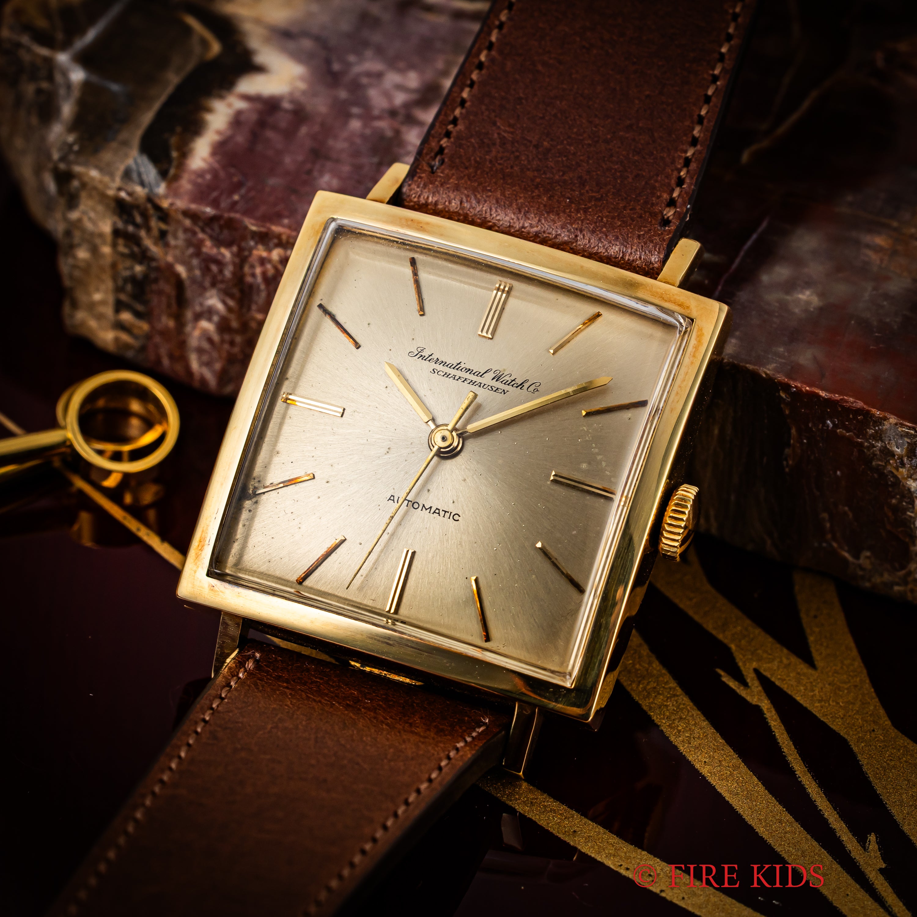 IWC スクエアケース 18金無垢 1970年製 Ref.R1160A オートマチック Cal.854B