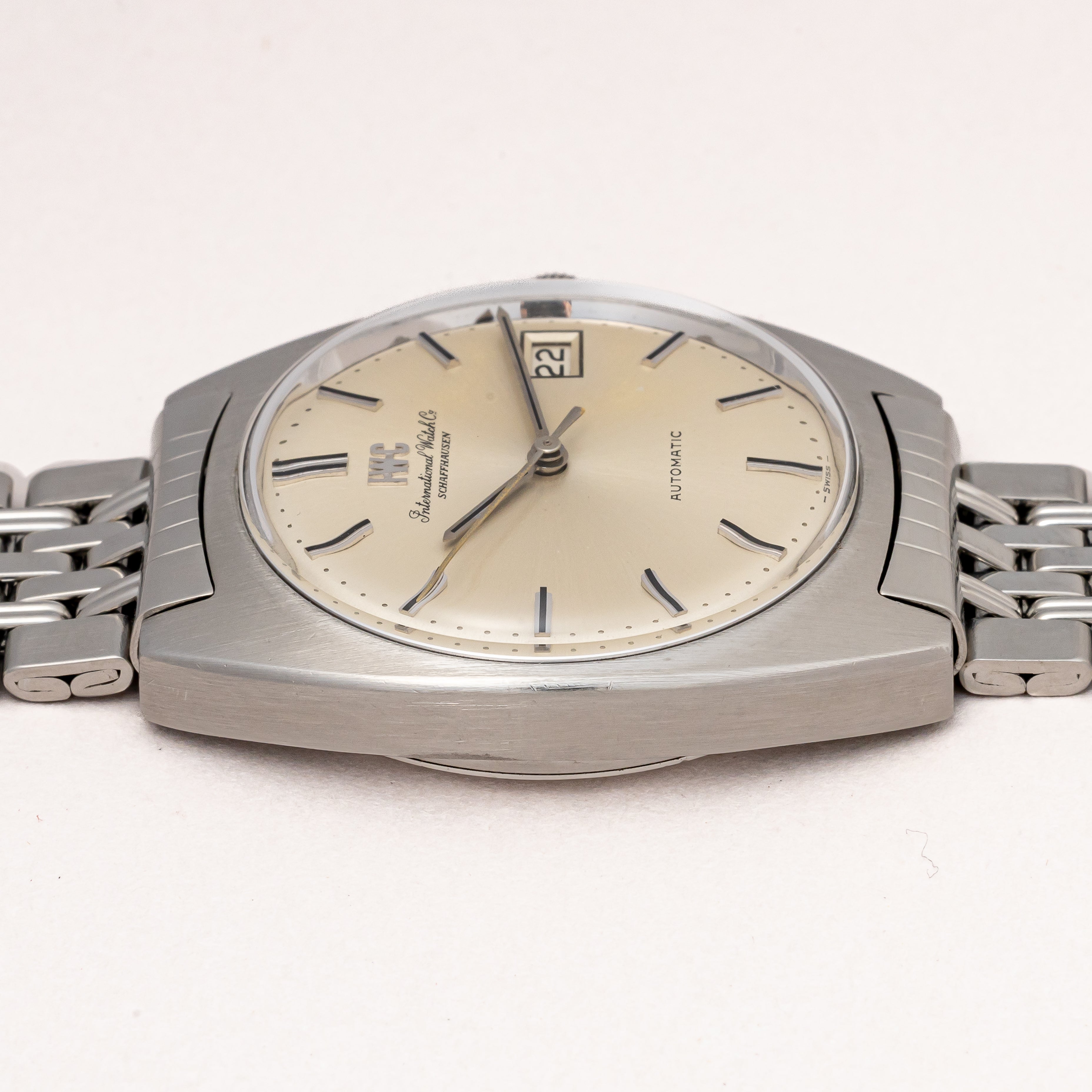 IWC トノーケース 1975年製 オートマチック Ref.1828 Cal.8541B ゲイフレアーブレス