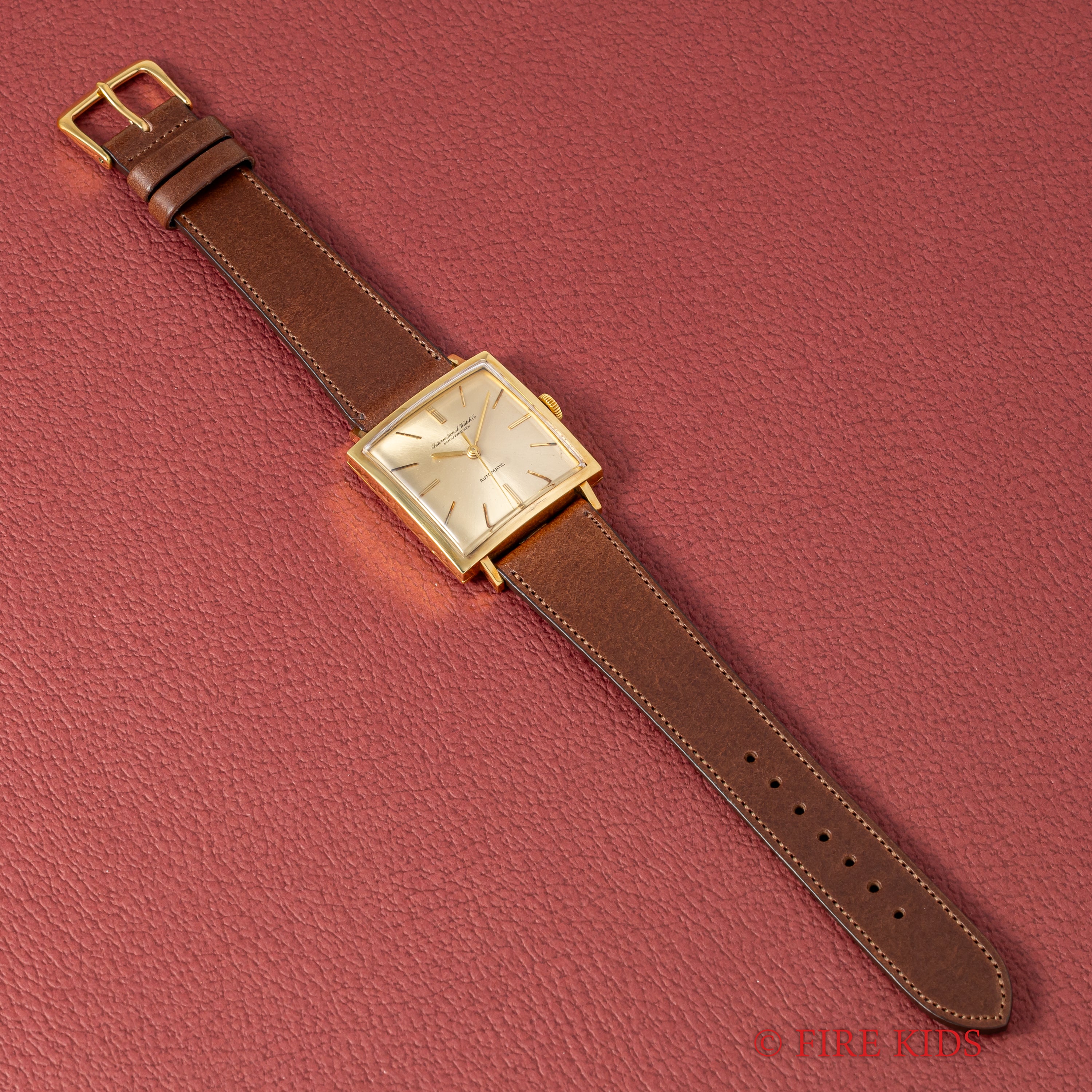 IWC スクエアケース 18金無垢 1970年製 Ref.R1160A オートマチック Cal.854B