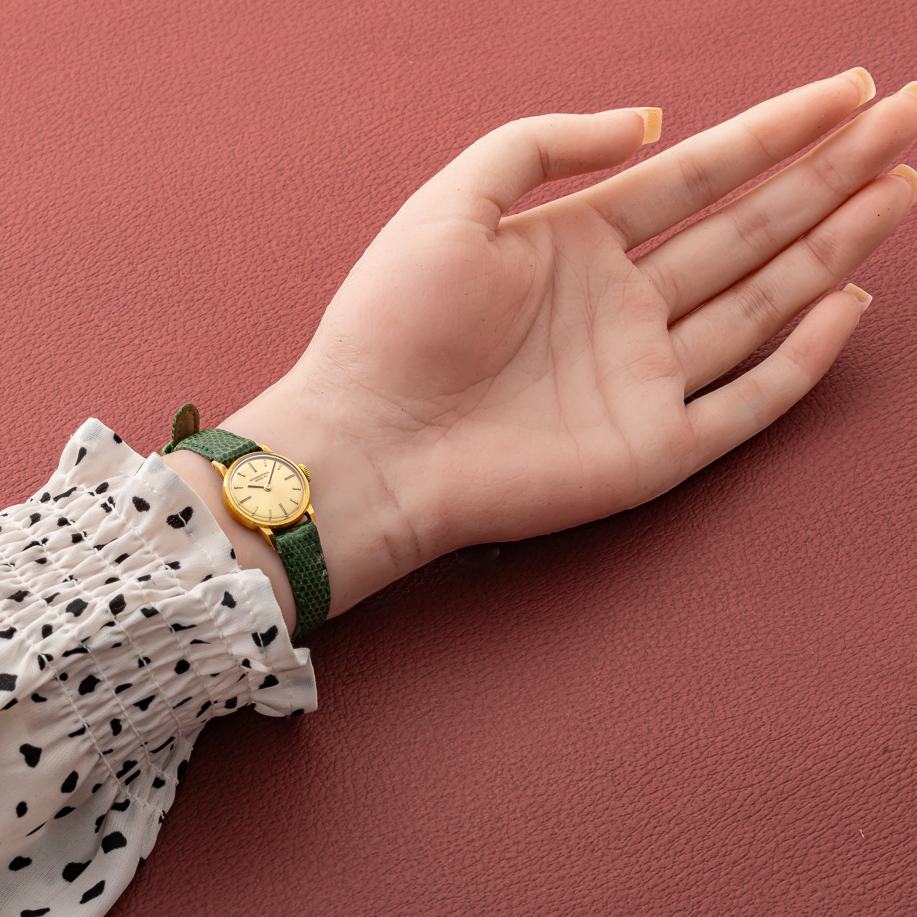 IWC レディース ラウンドケース 1970年製 Ref.4023 18金イエローゴールド